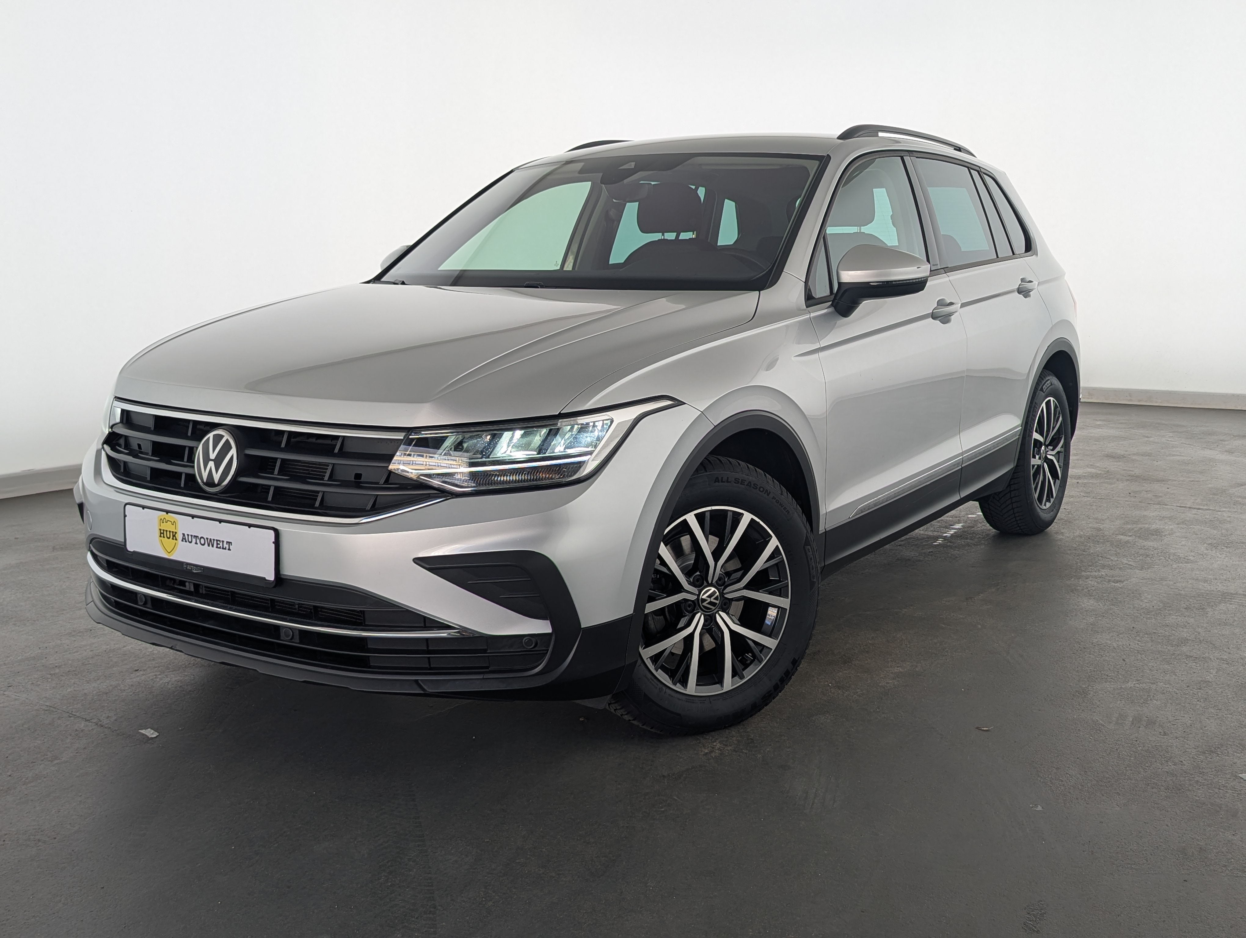 Vehicle image 0