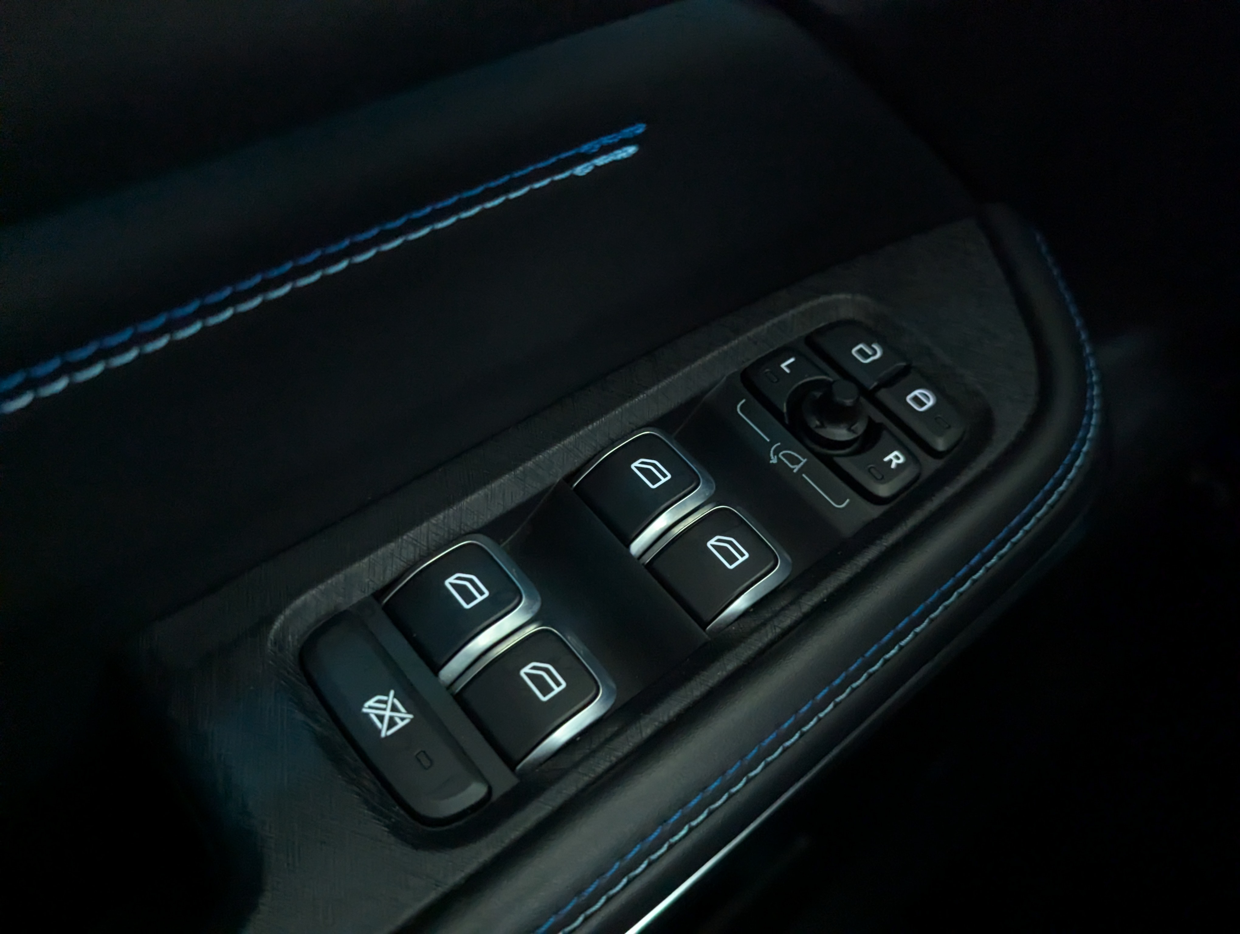 Vehicle image 24