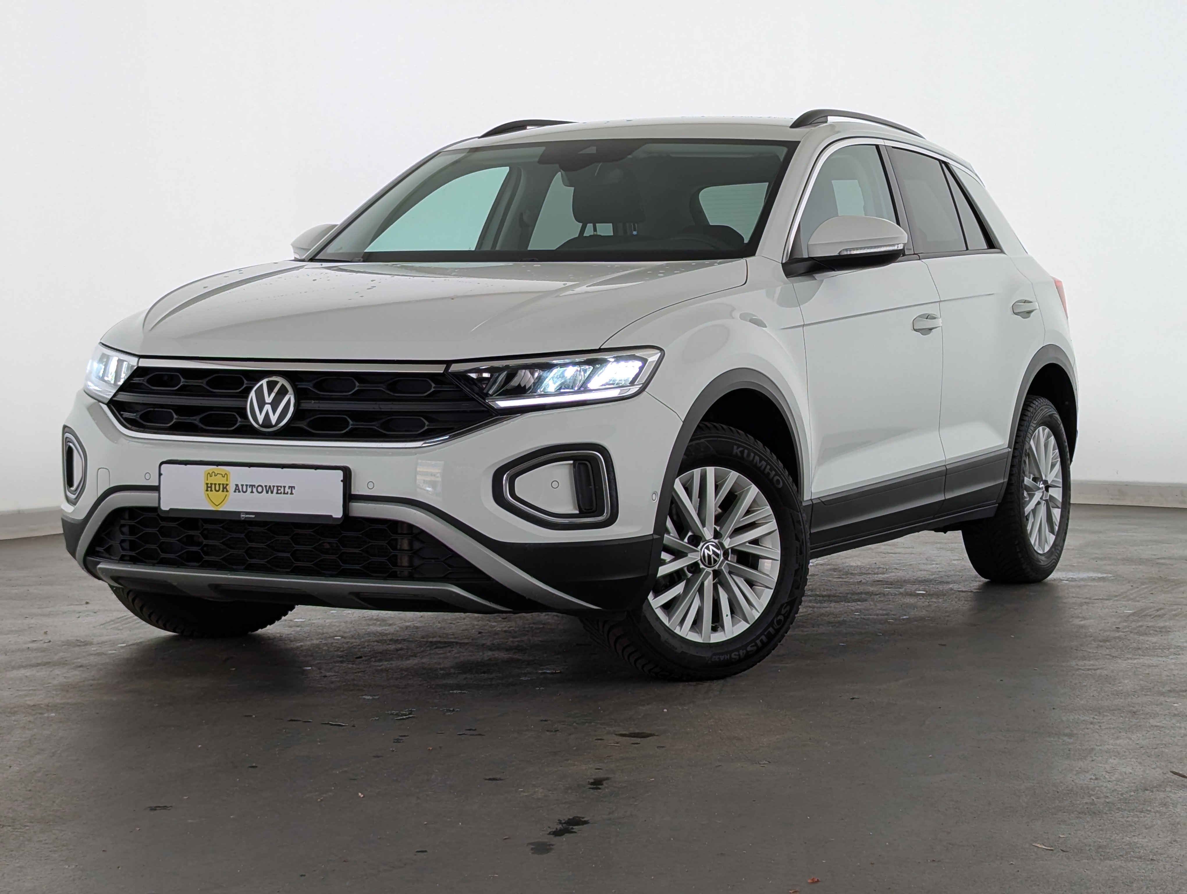 Vehicle image 0
