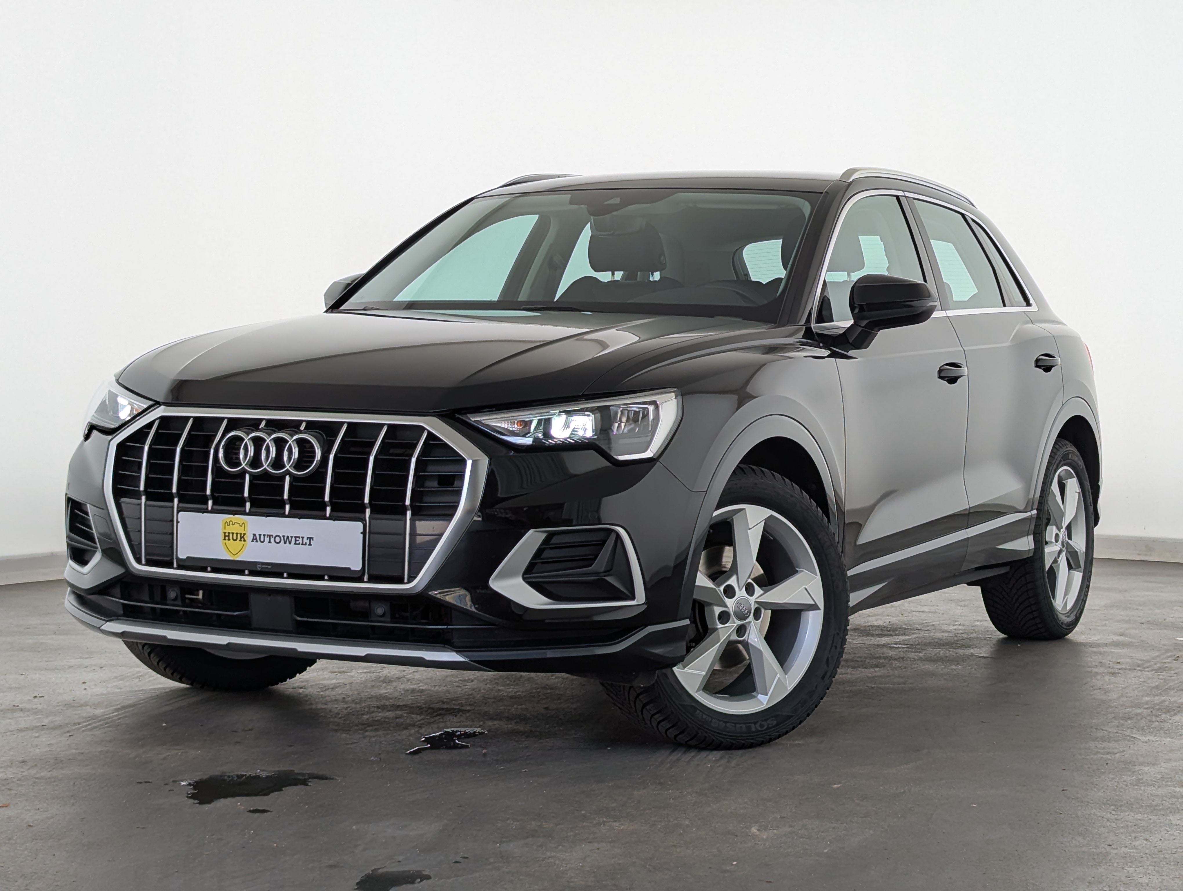 Vehicle image 0