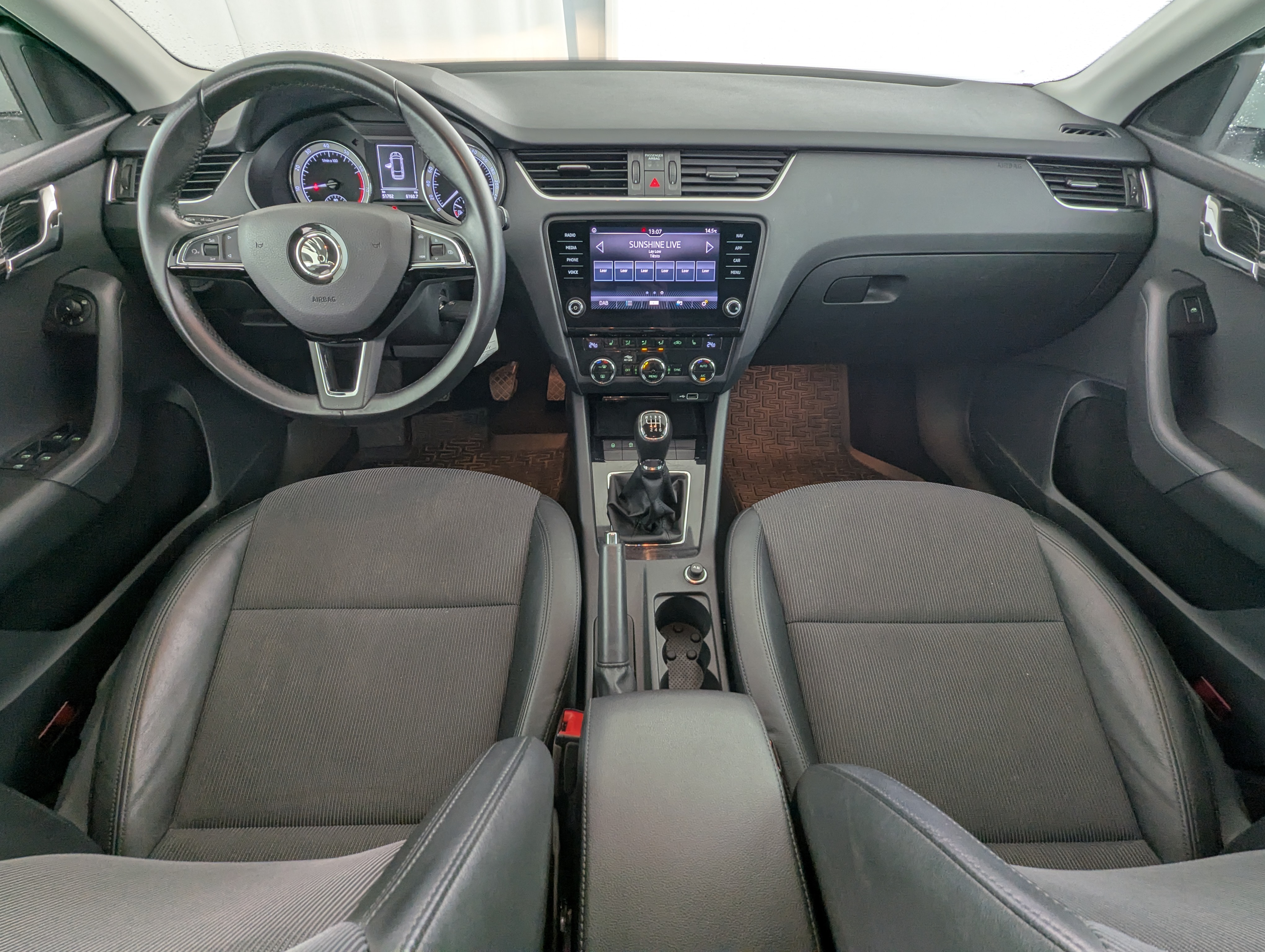 Vehicle image 14