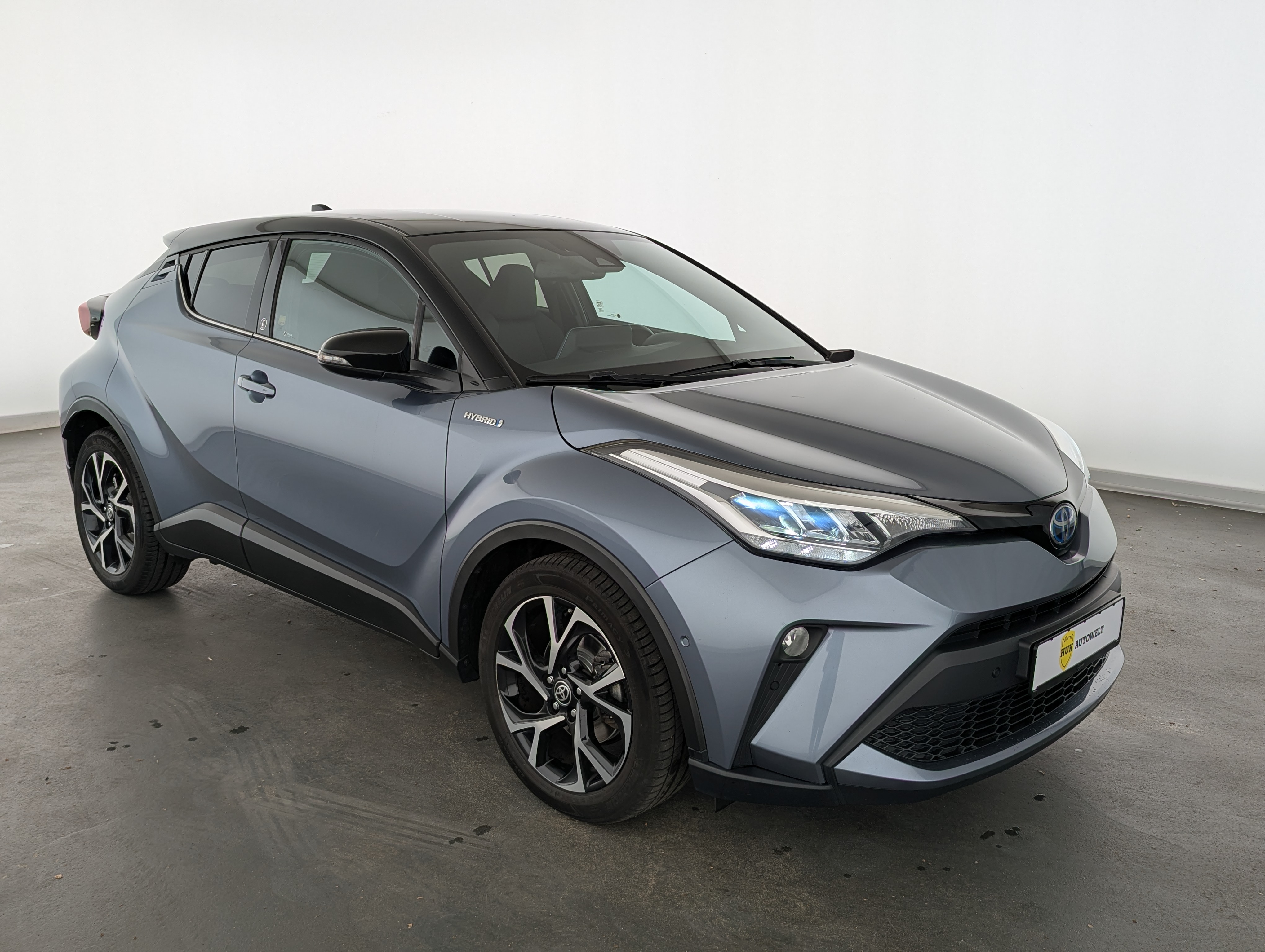 Vehicle image 3