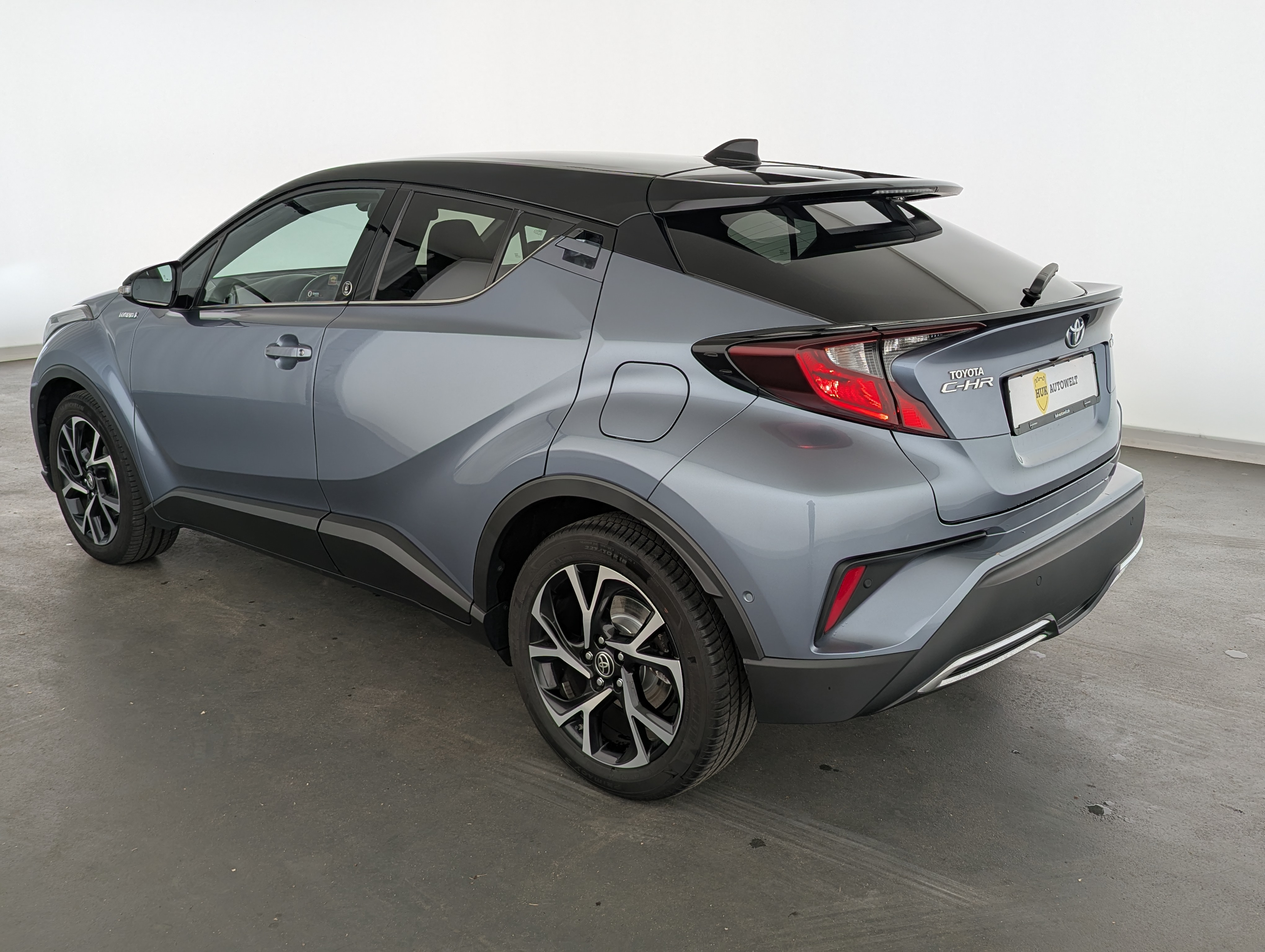 Vehicle image 6