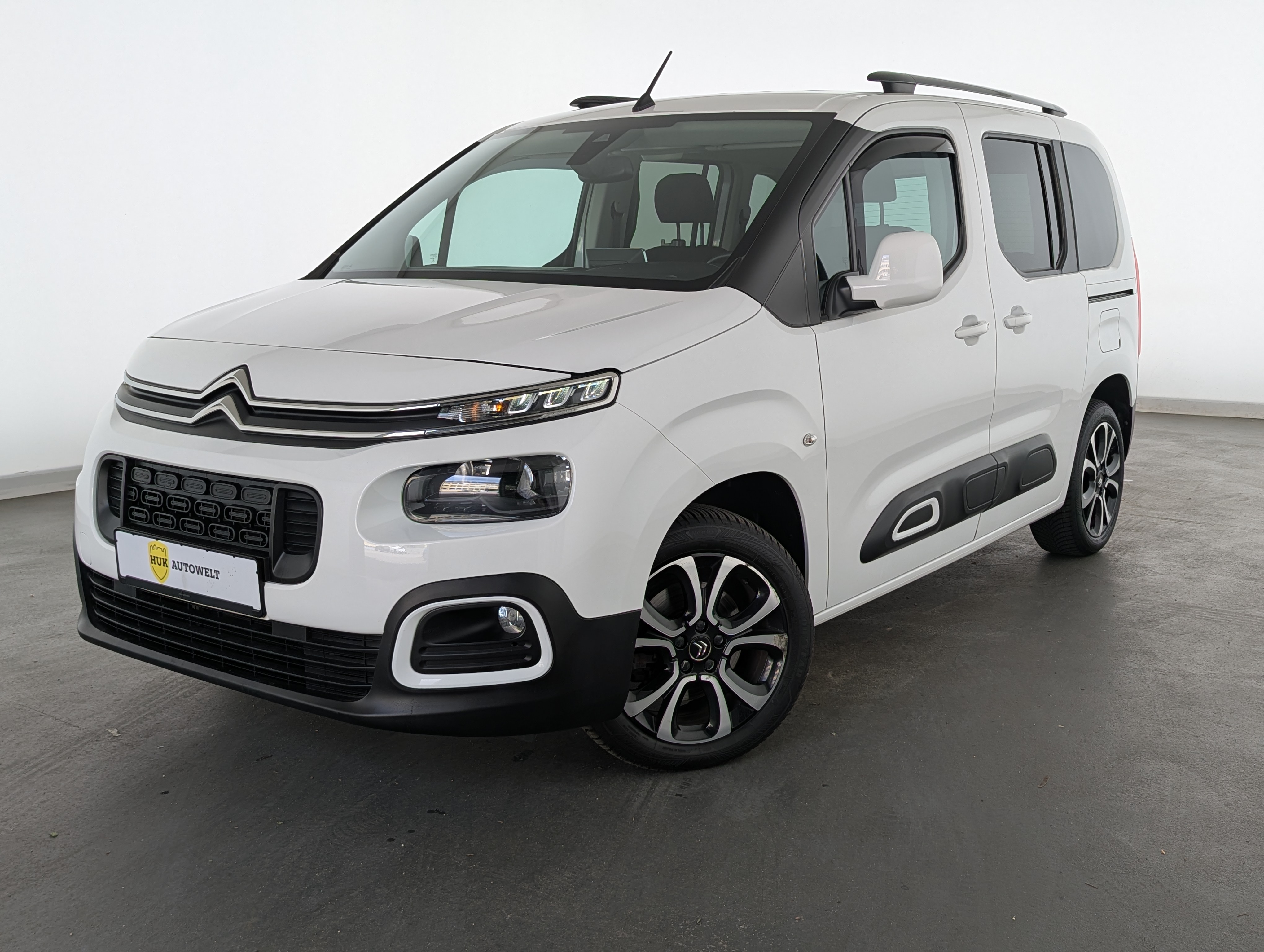 Vehicle image 0