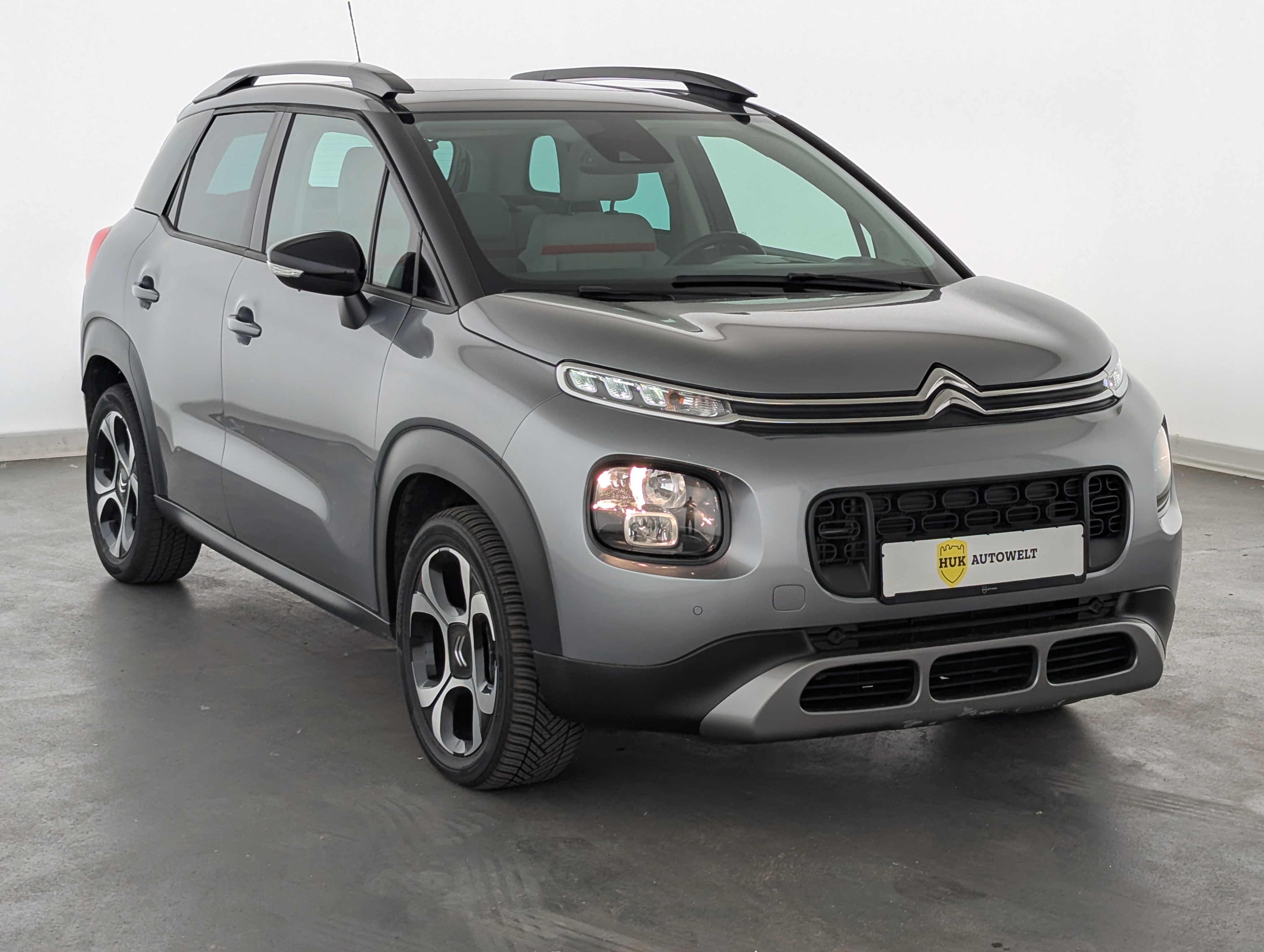 Vehicle image 3