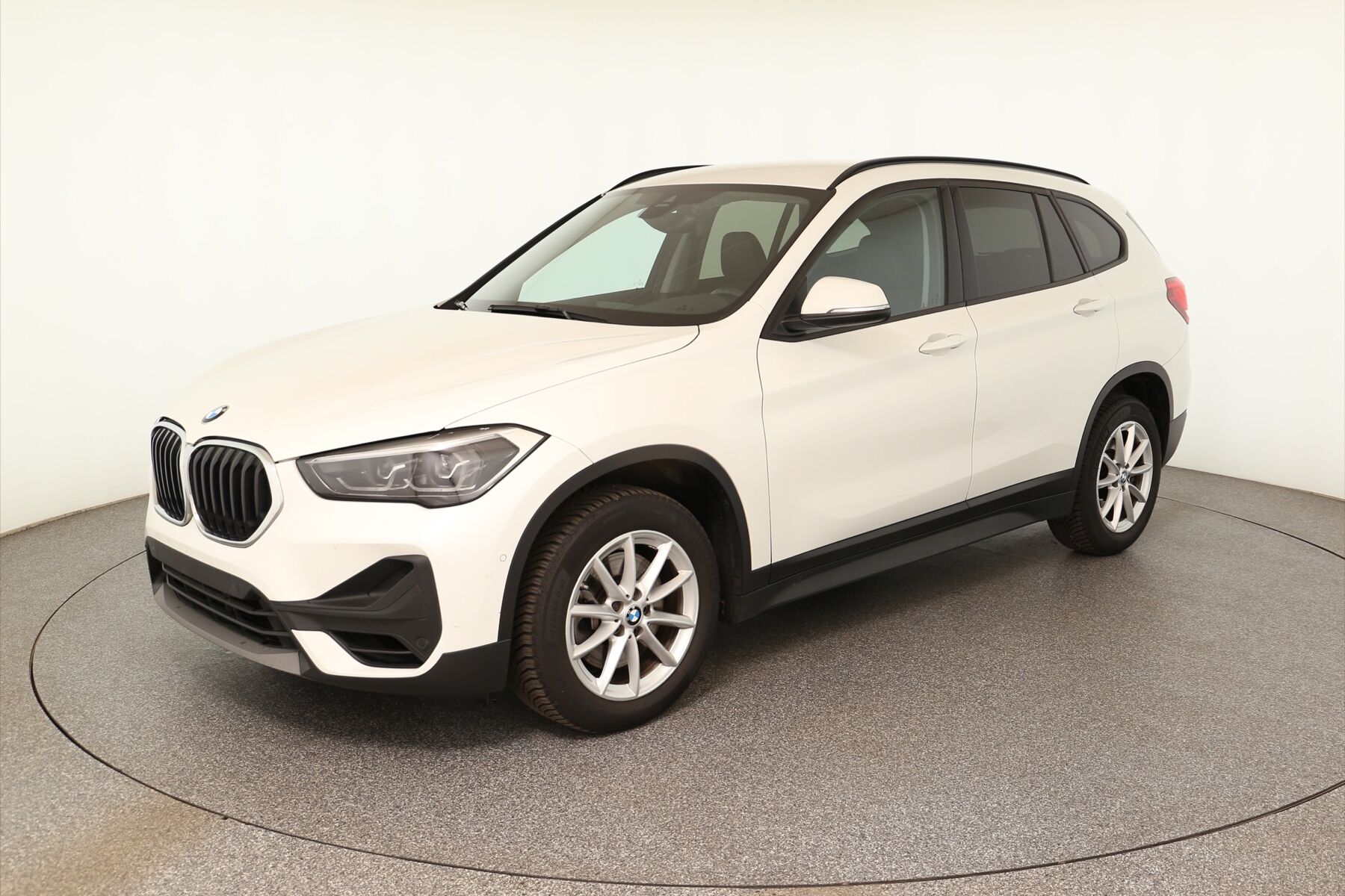 Vehicle image 0