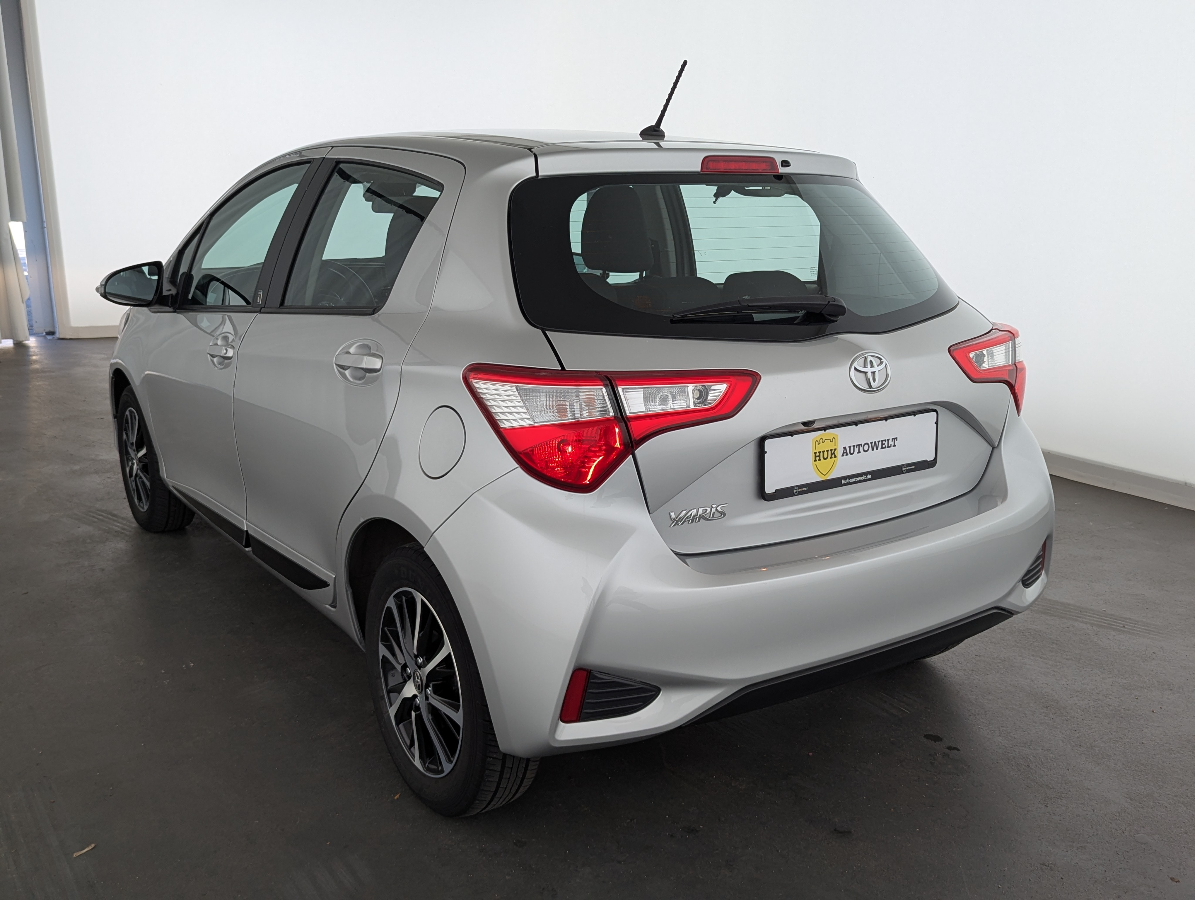 Vehicle image 6