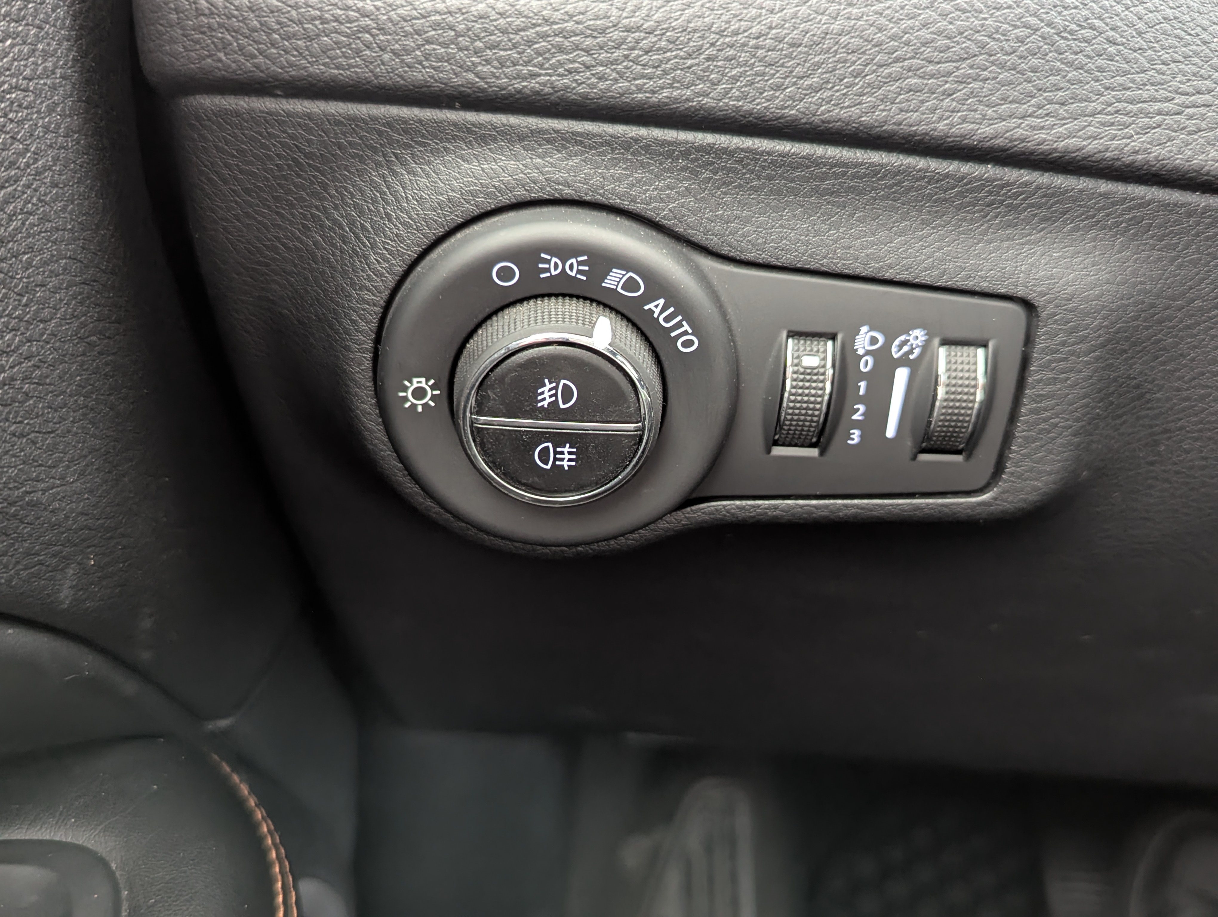 Vehicle image 25