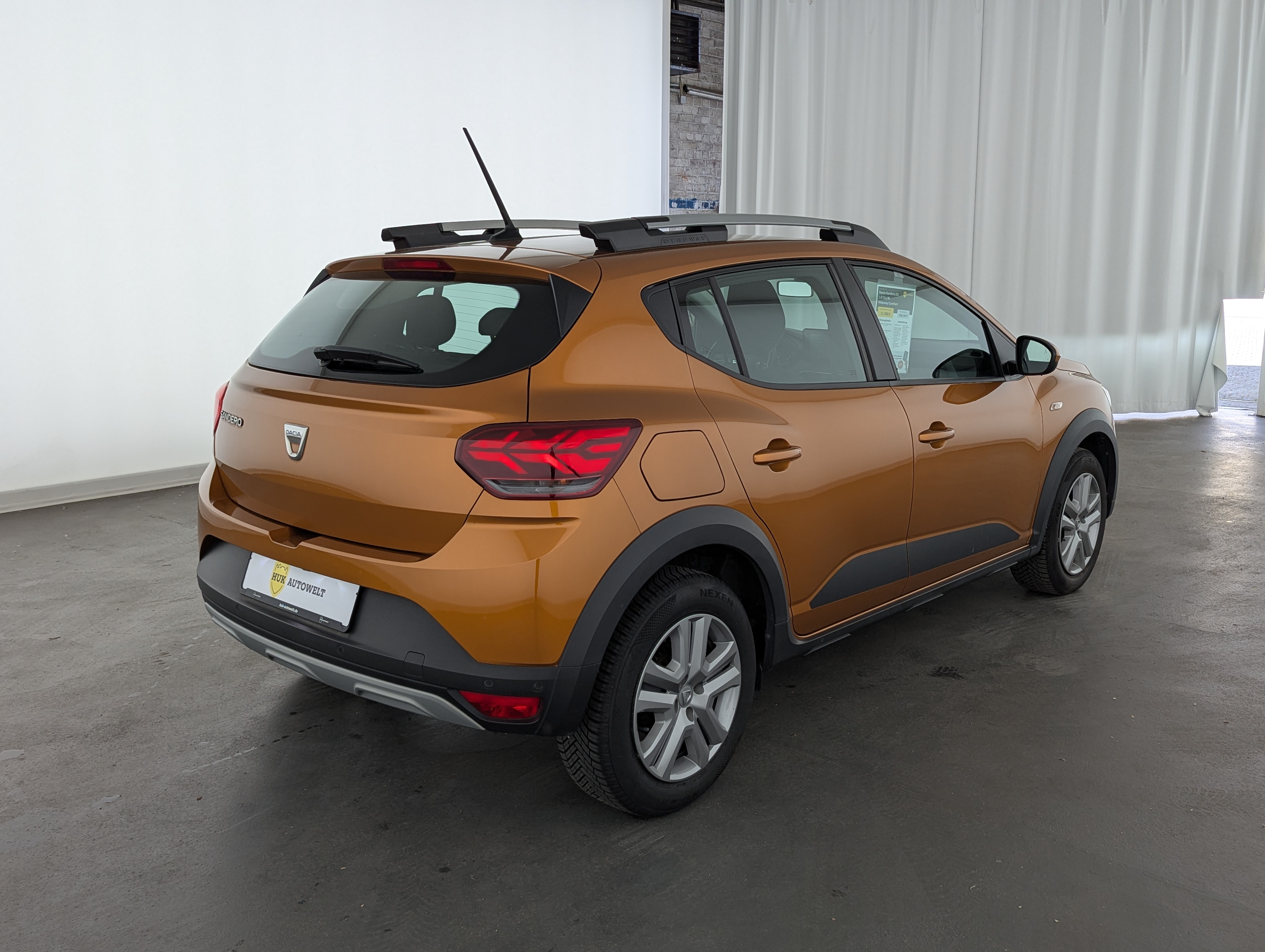 Vehicle image 4