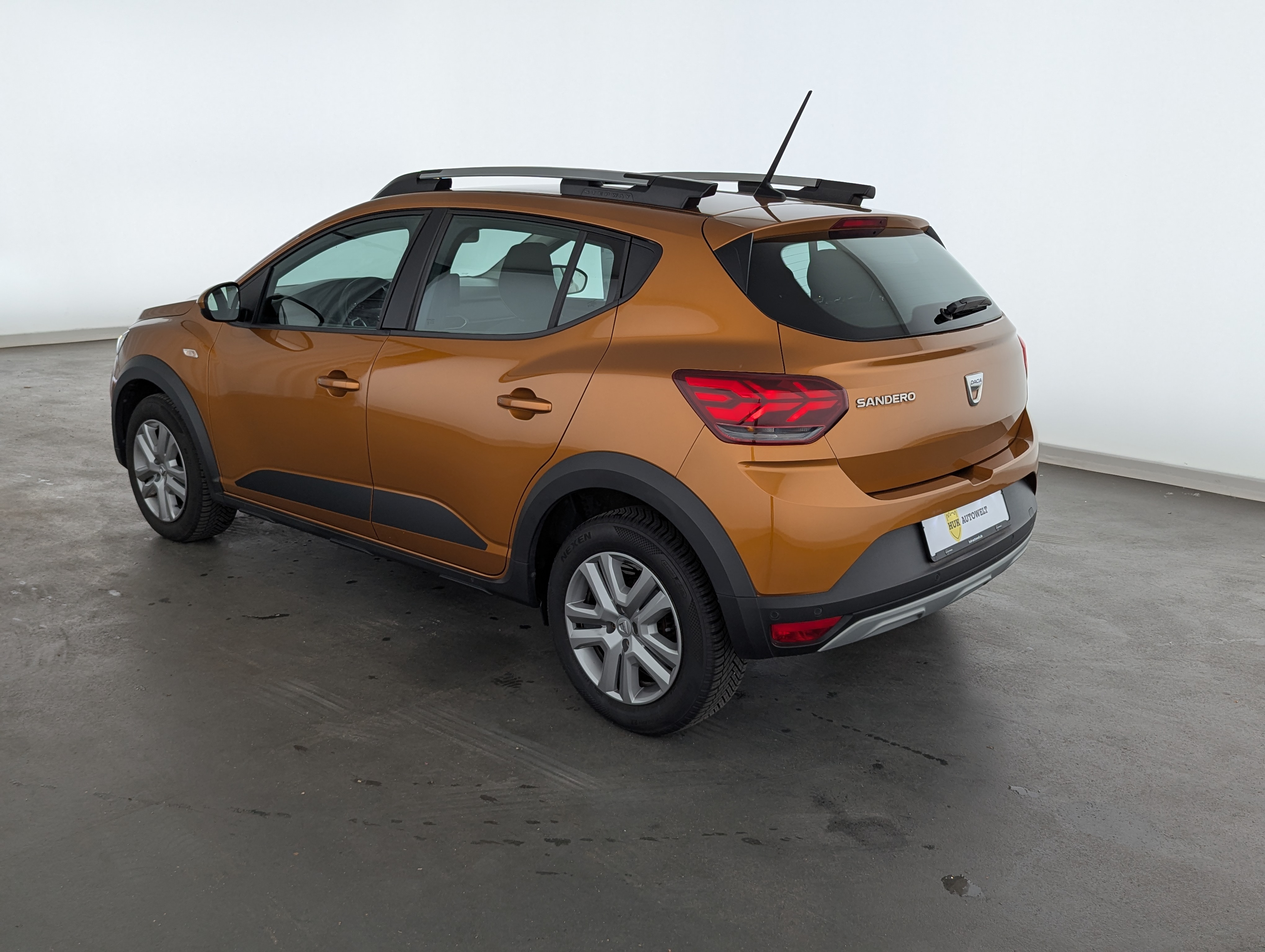 Vehicle image 6