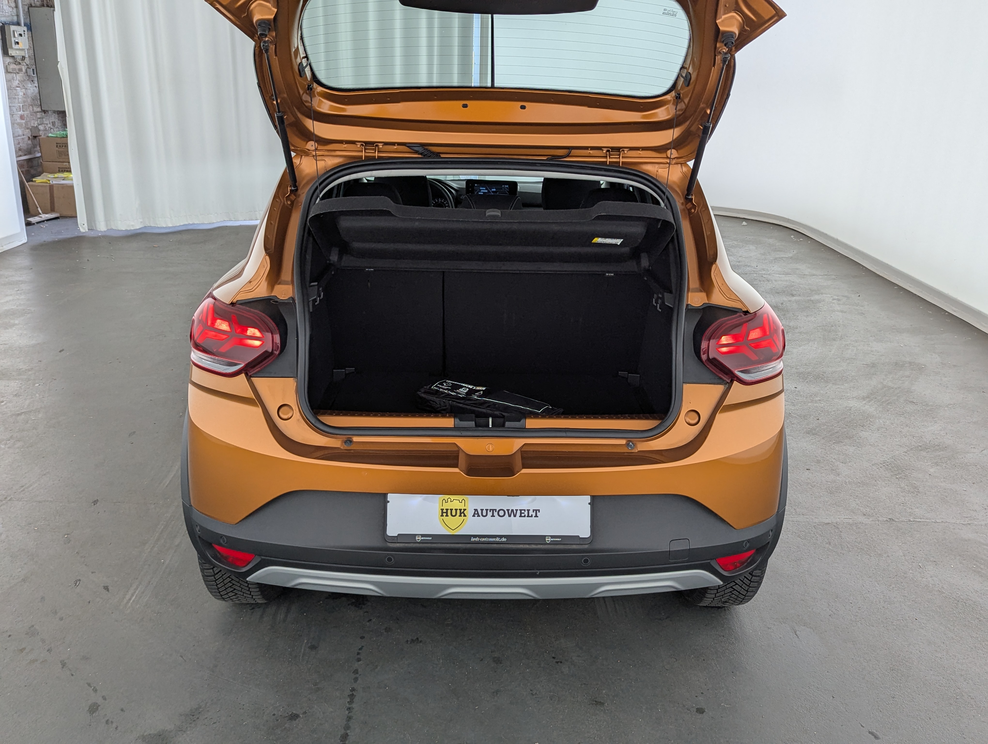 Vehicle image 8