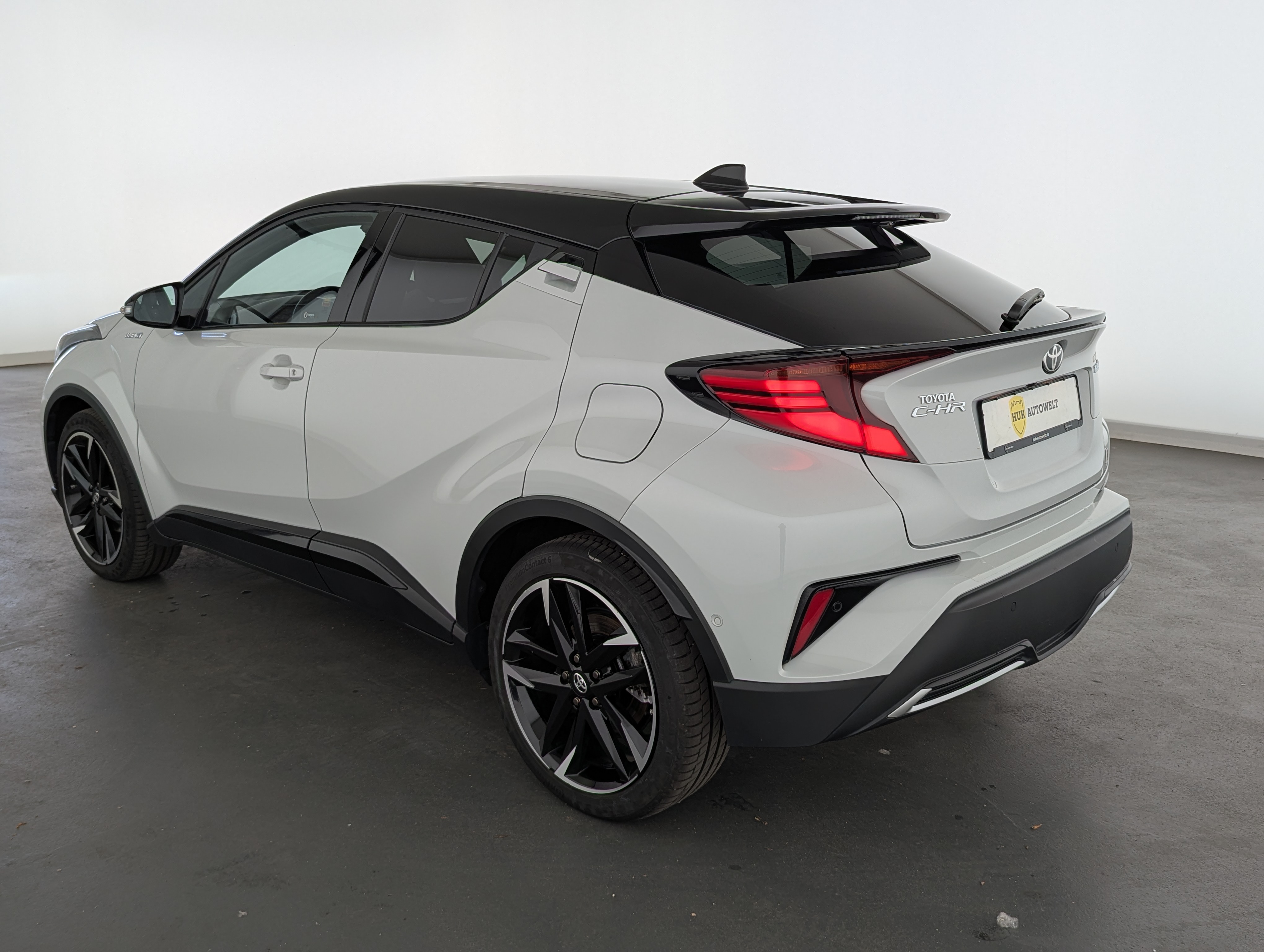 Vehicle image 6