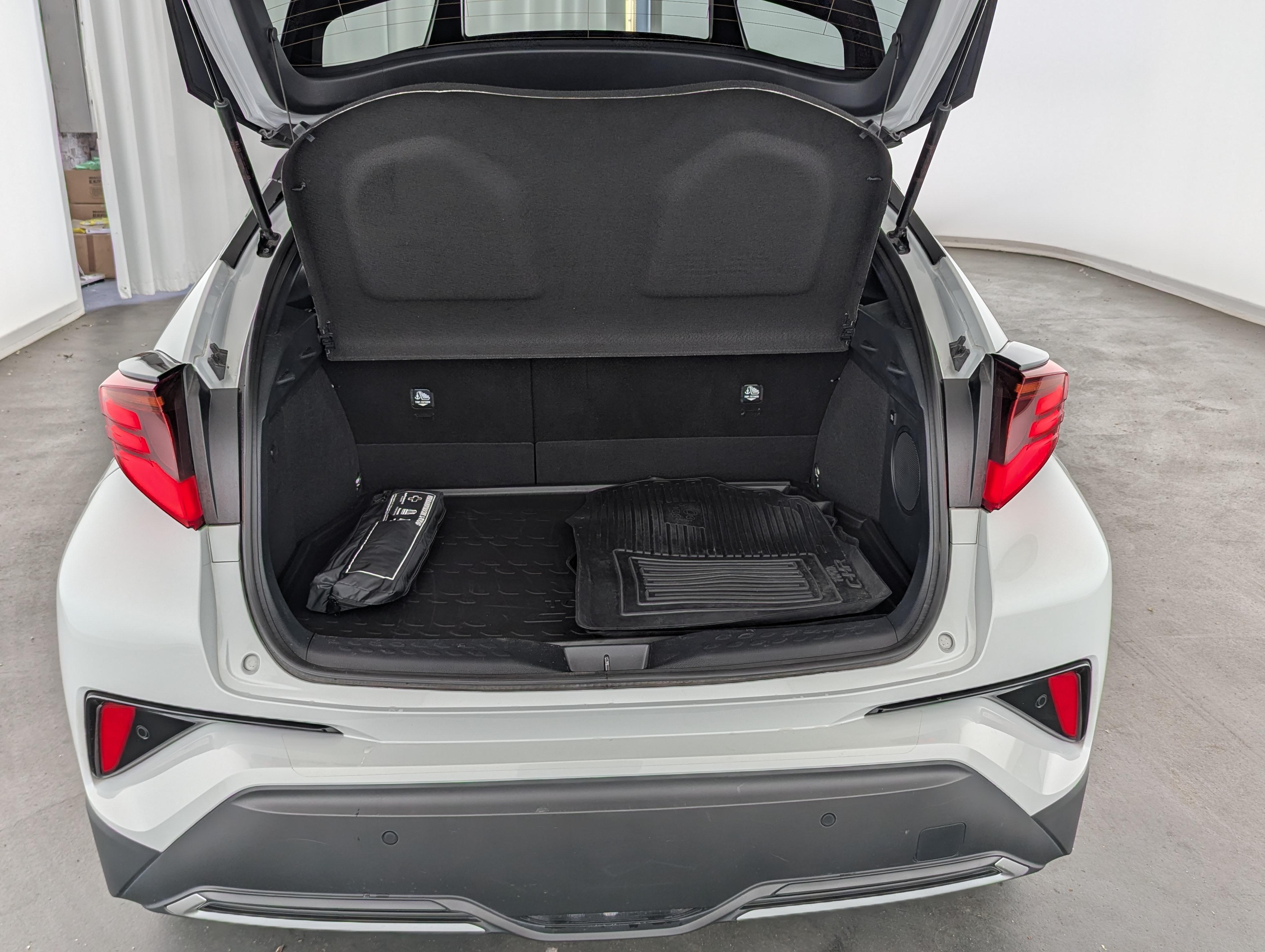 Vehicle image 8
