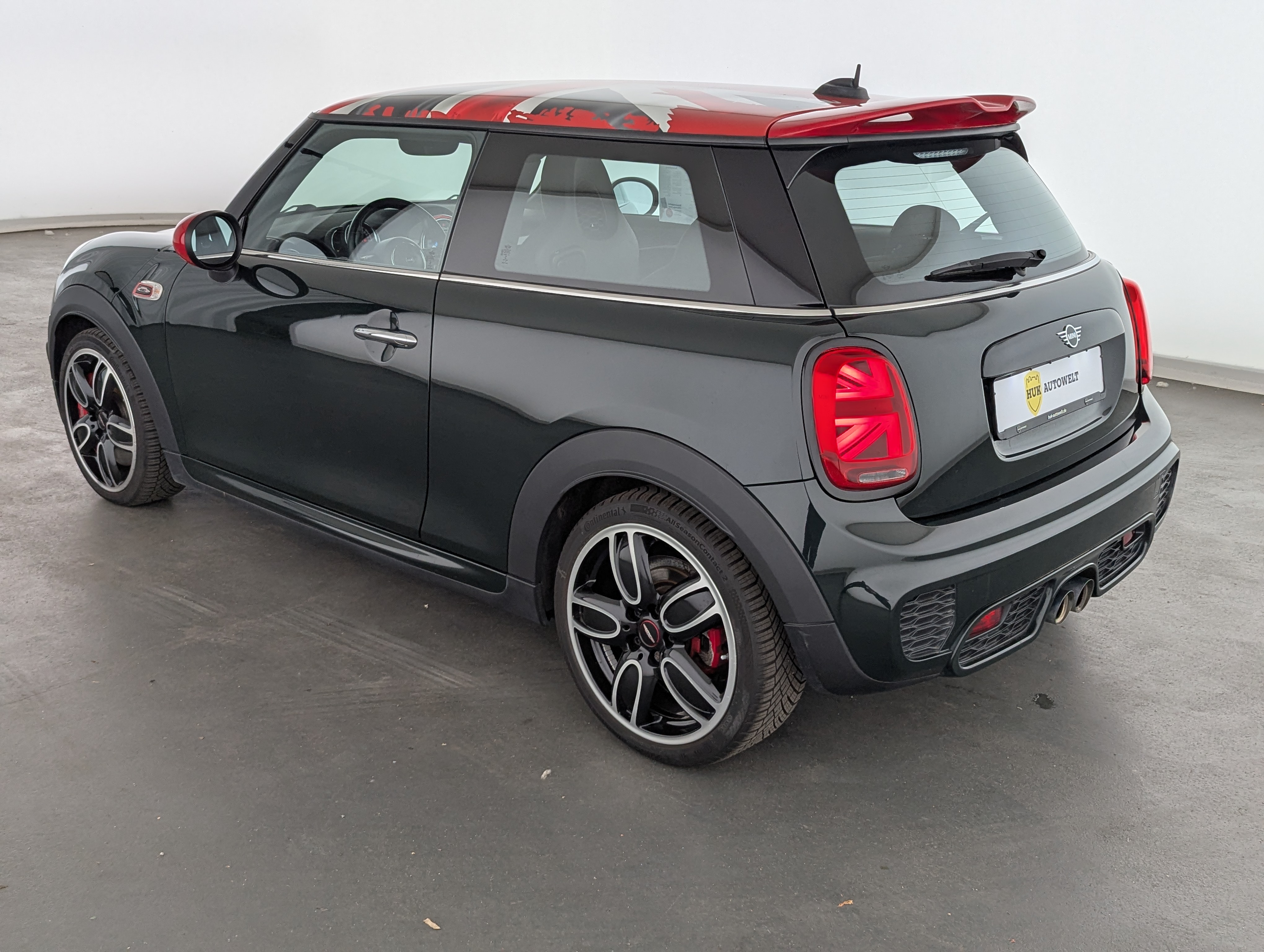 Vehicle image 6