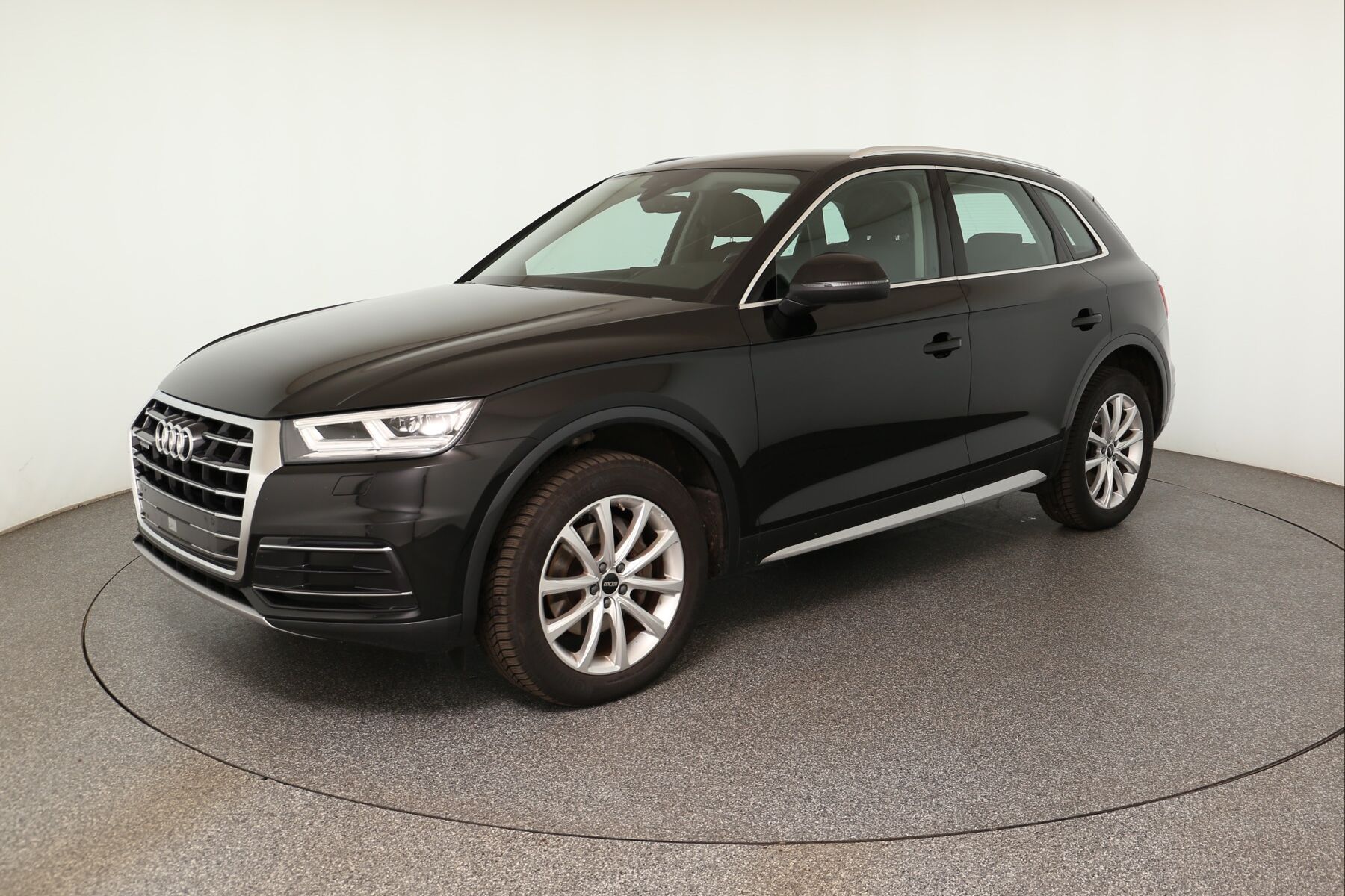 Vehicle image 0