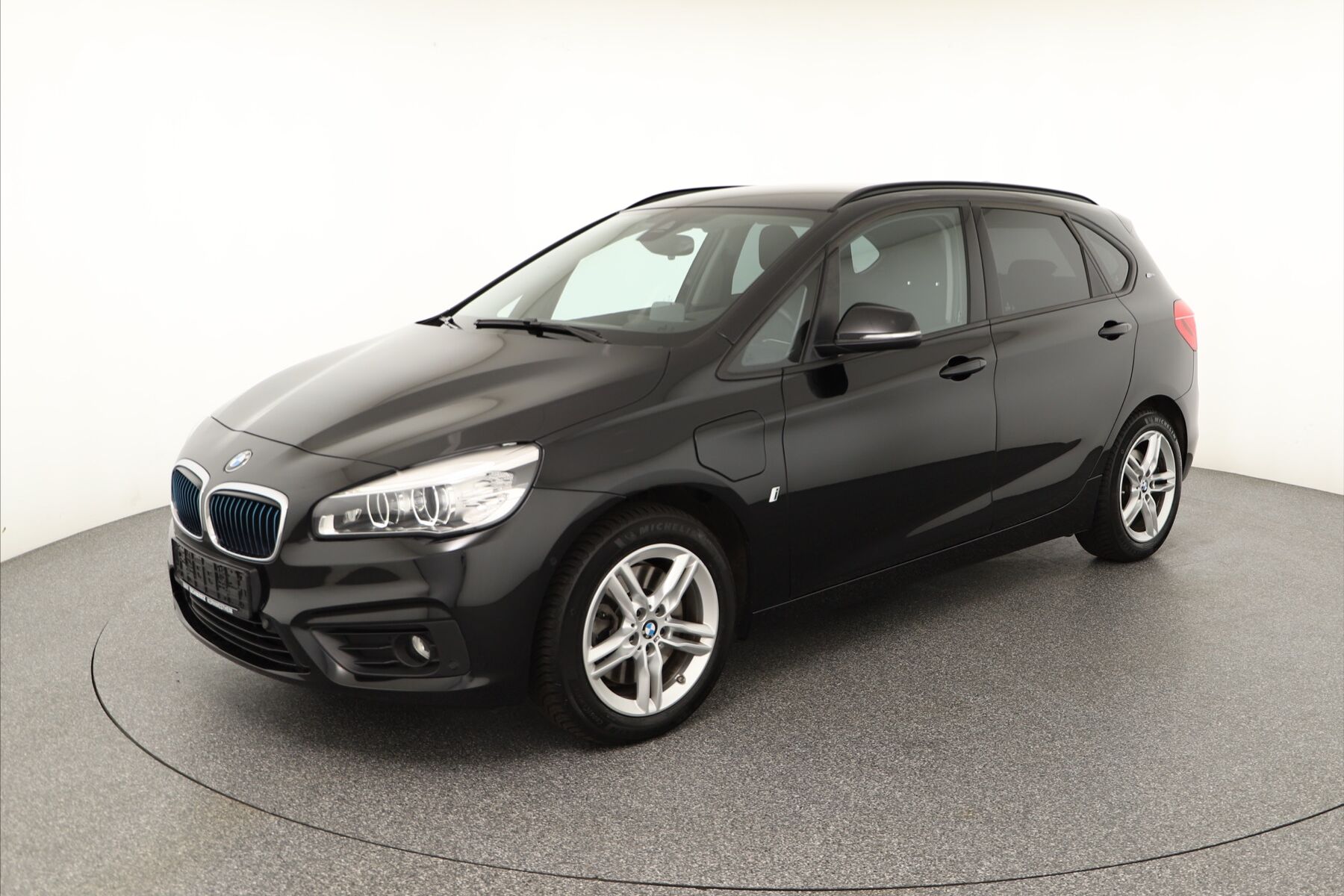 Vehicle image 0