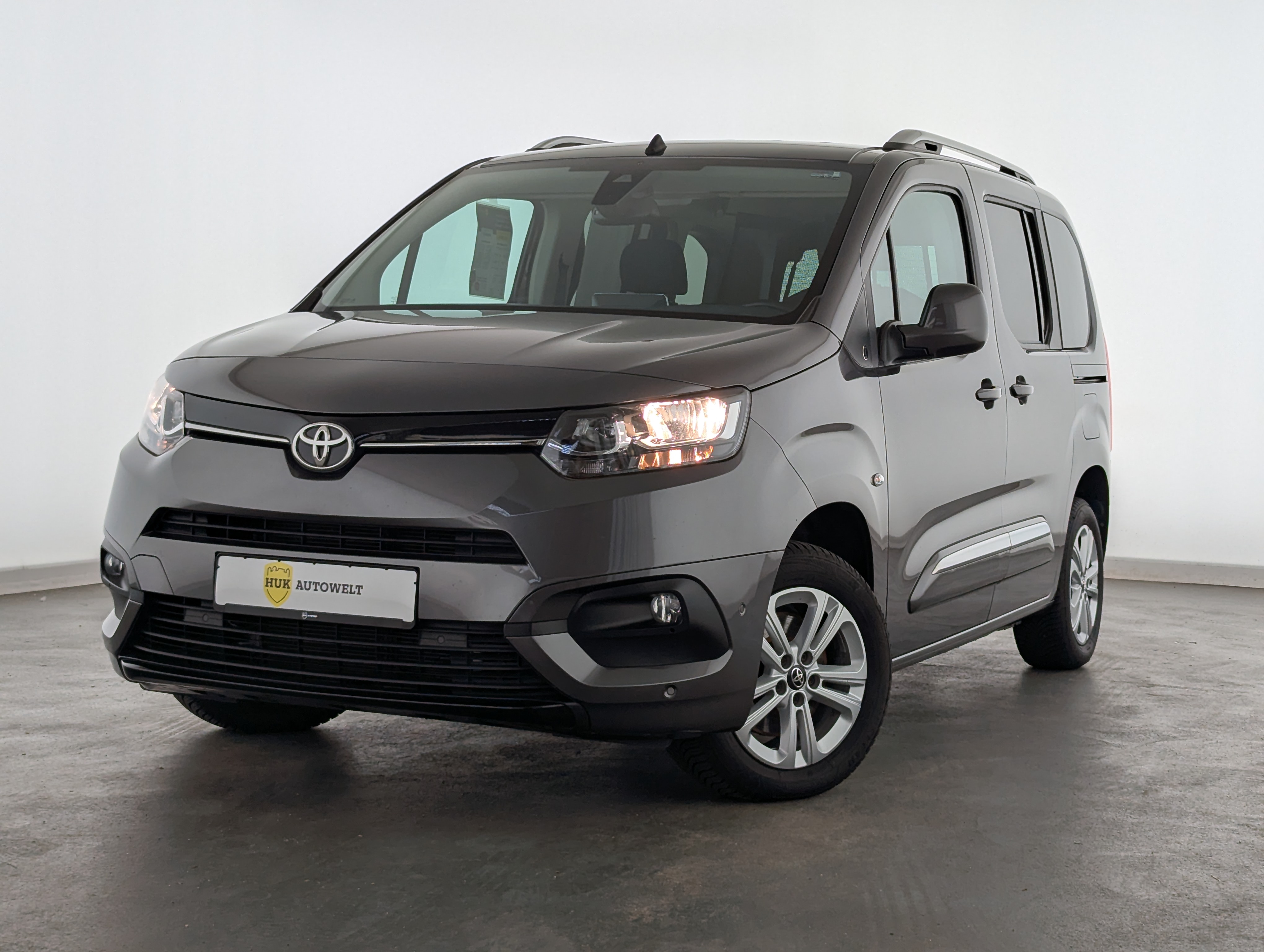Vehicle image 0