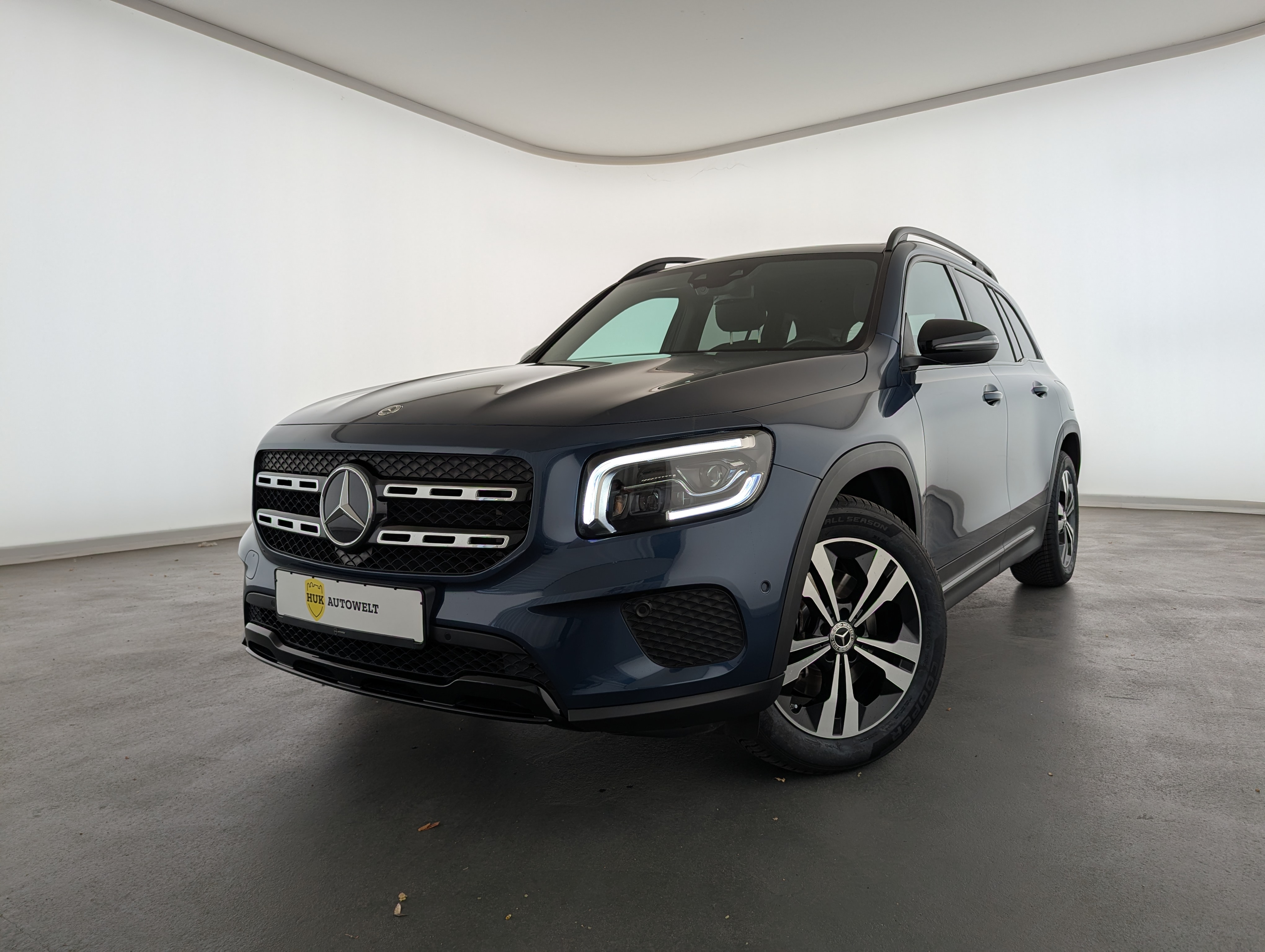 Vehicle image 0