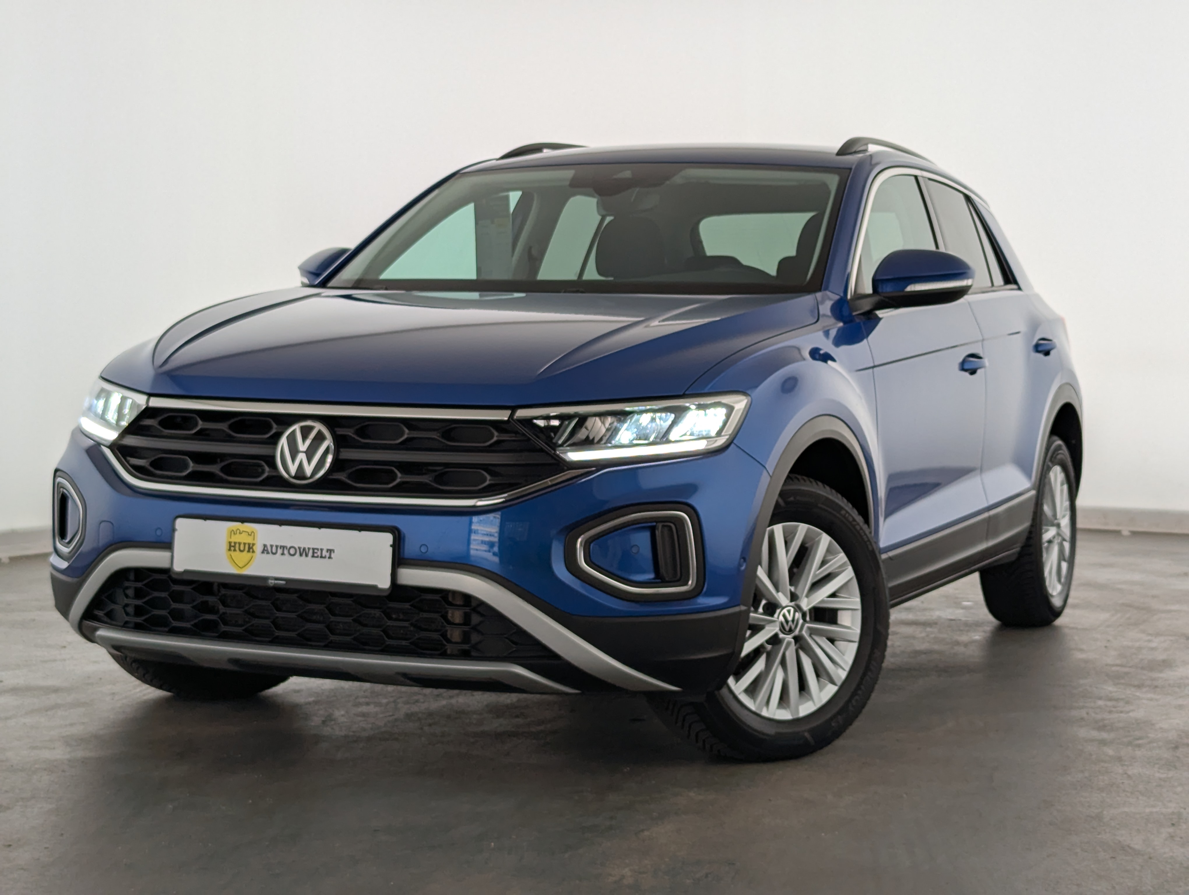 Vehicle image 0