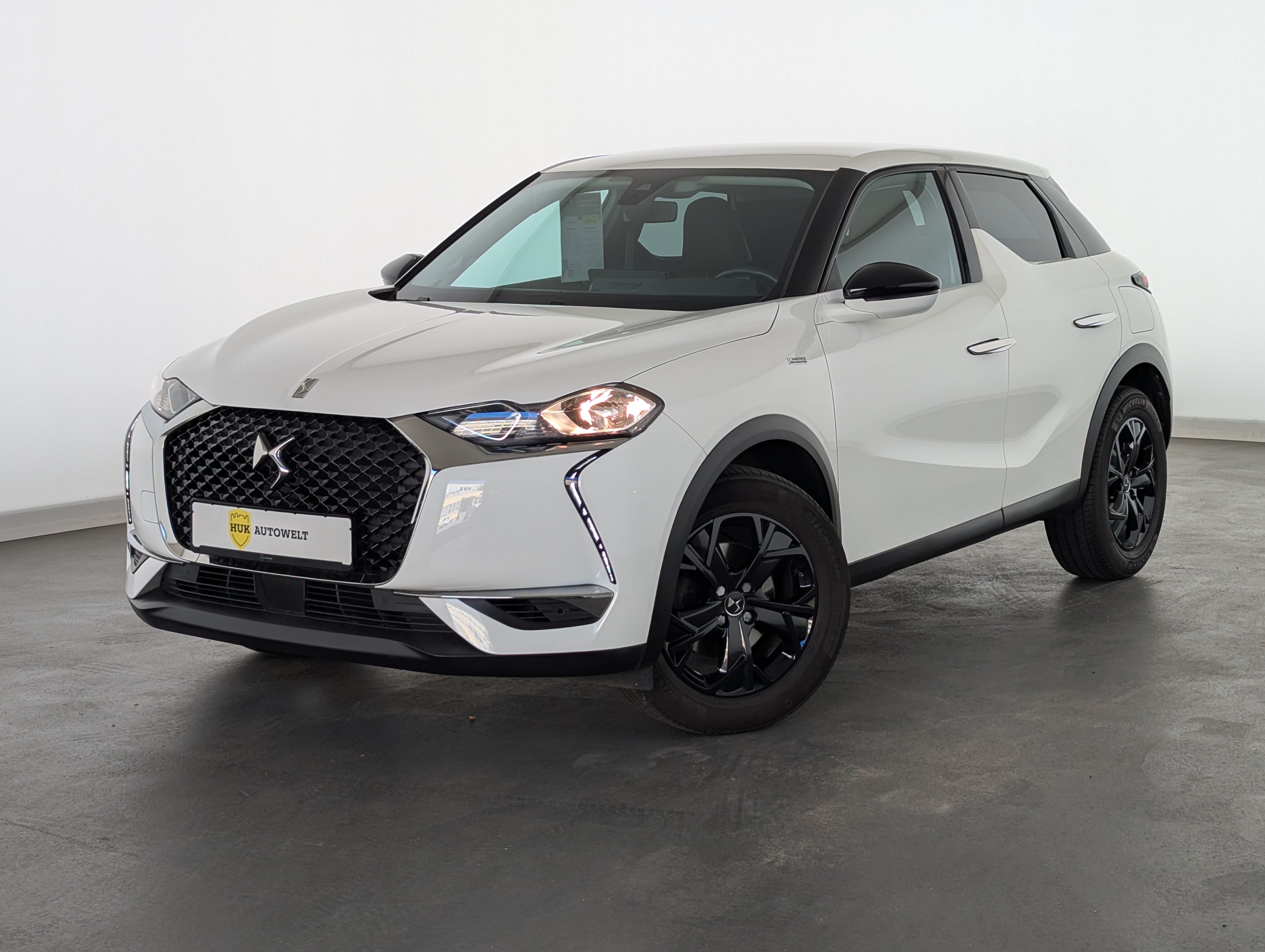 Vehicle image 0