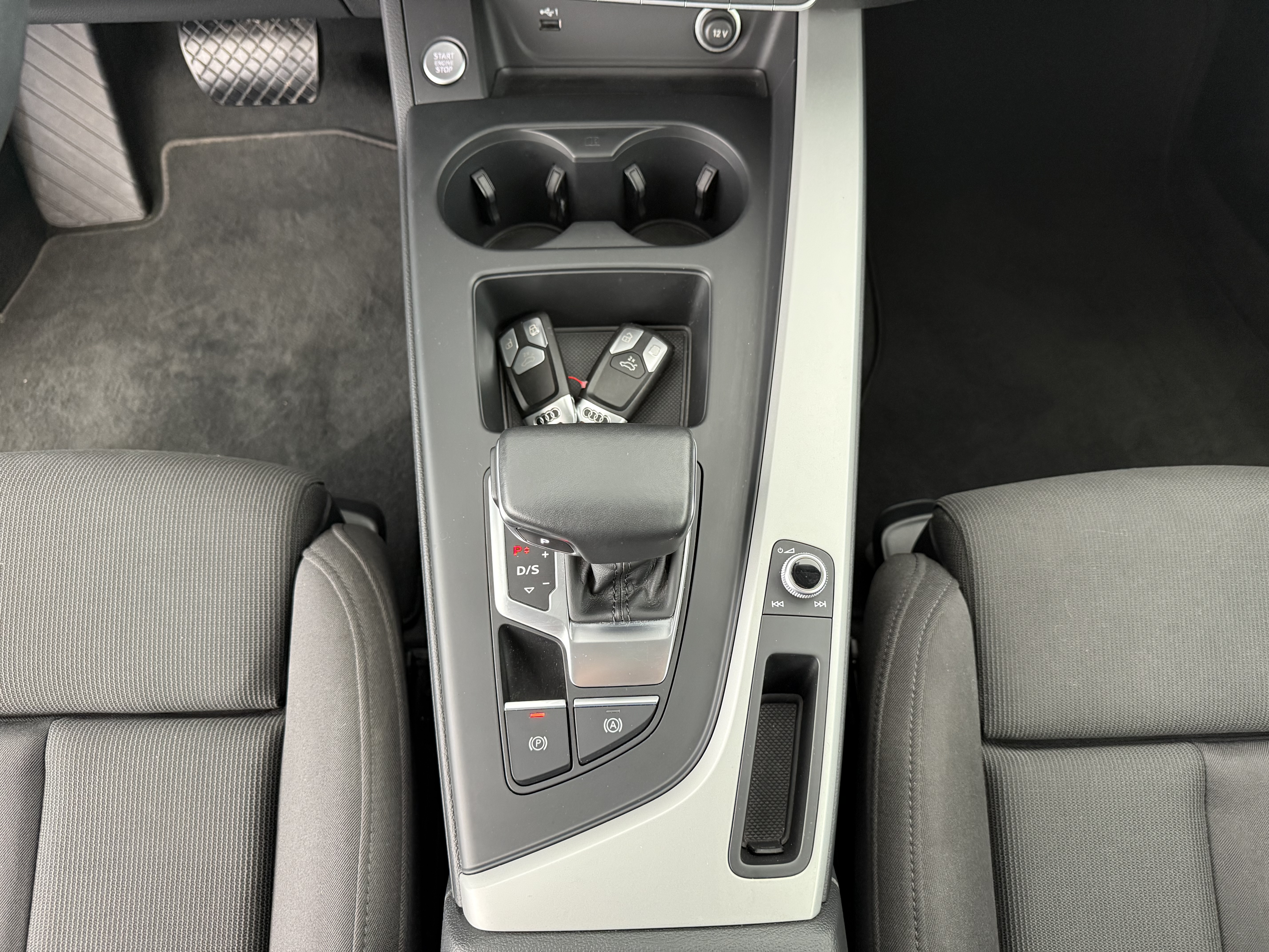 Vehicle image 14