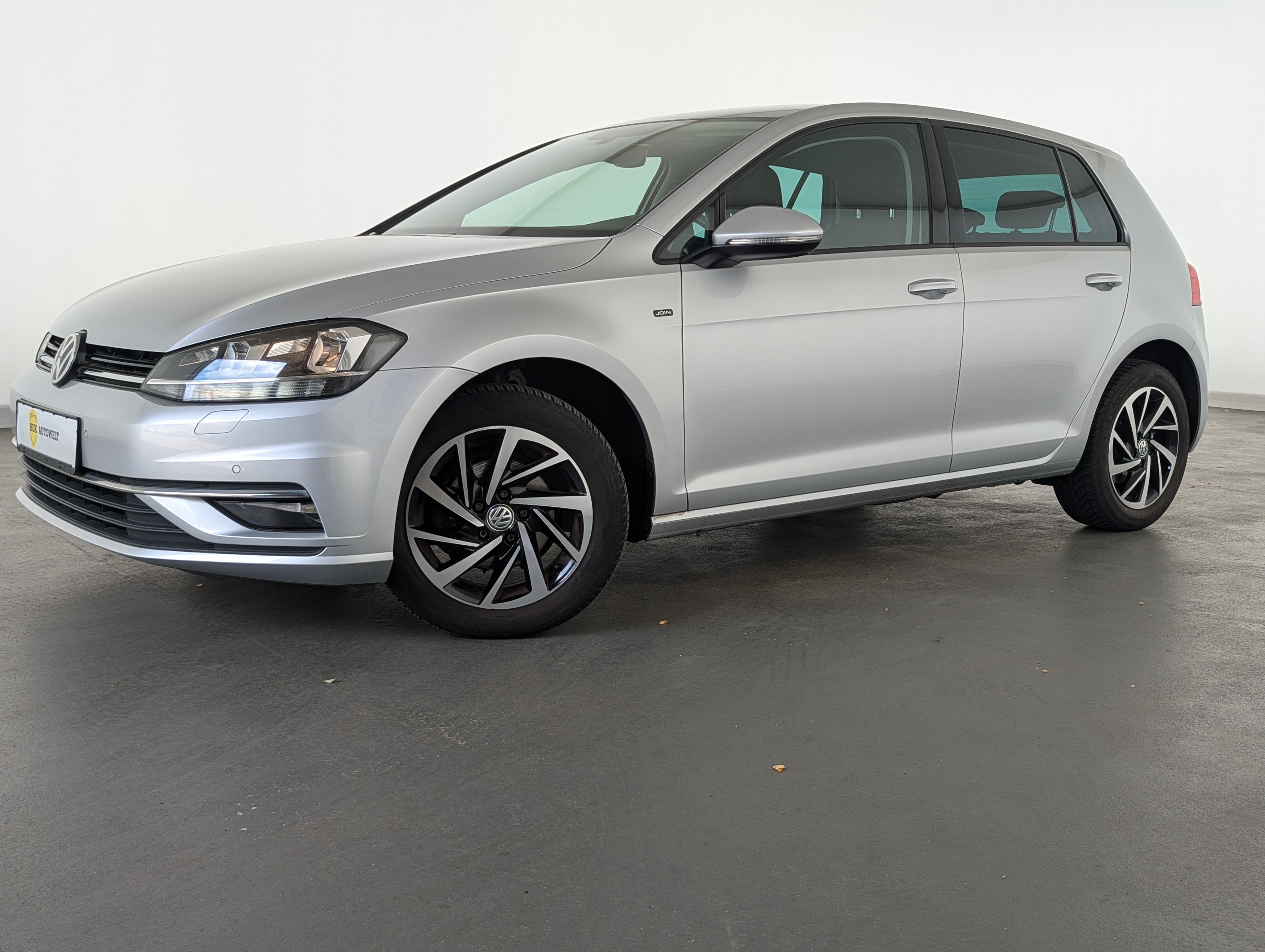 Vehicle image 0