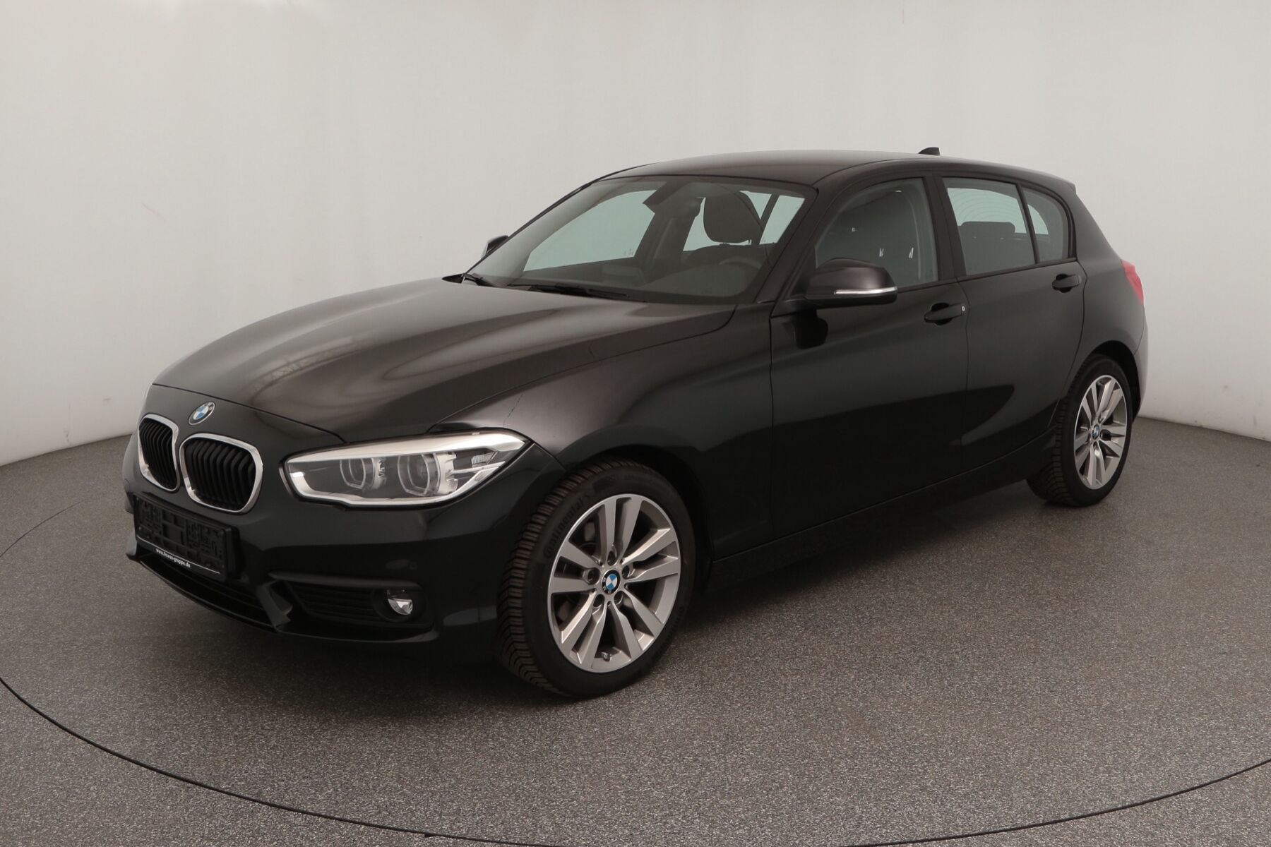 Vehicle image 0