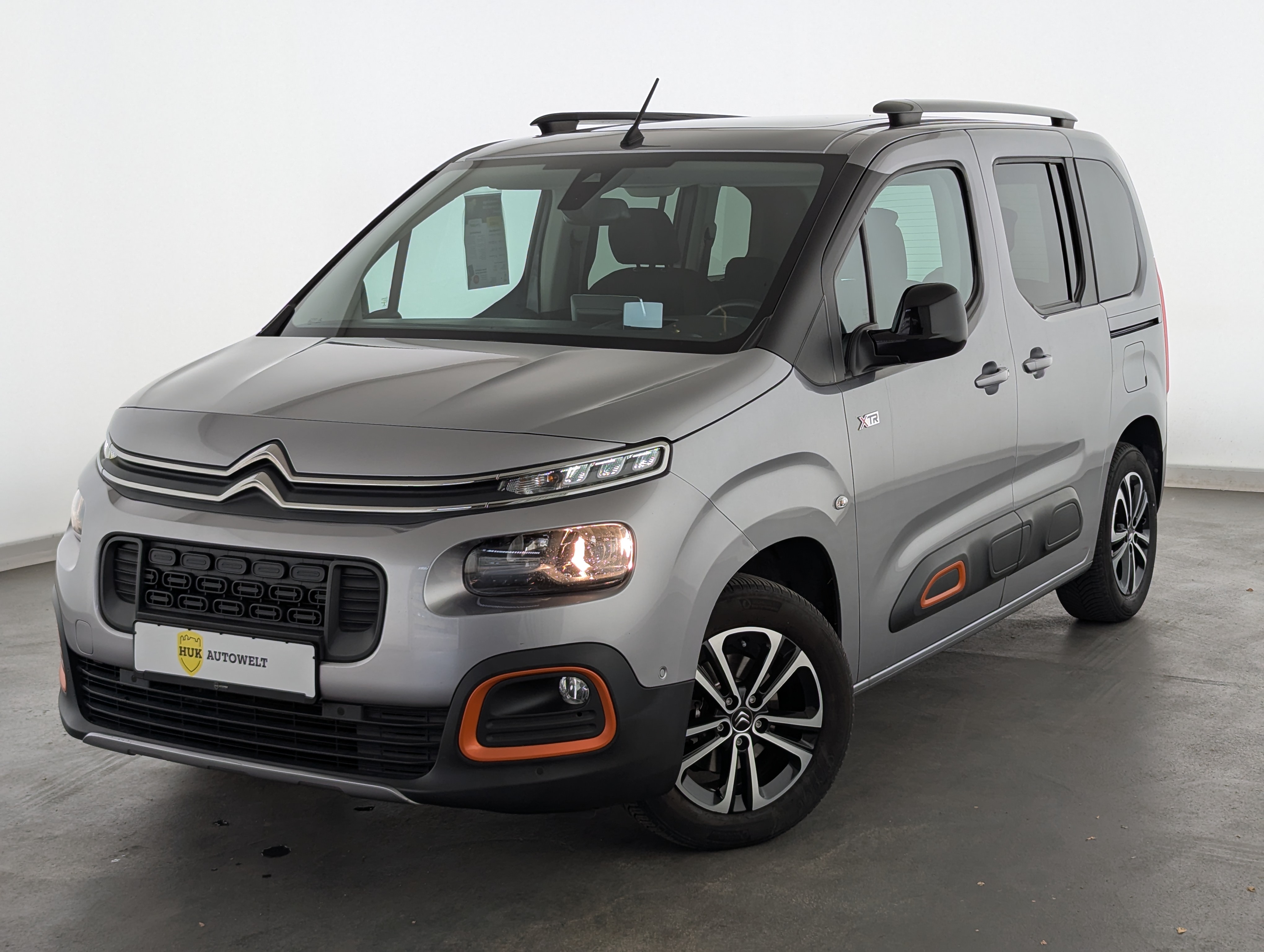 Vehicle image 0