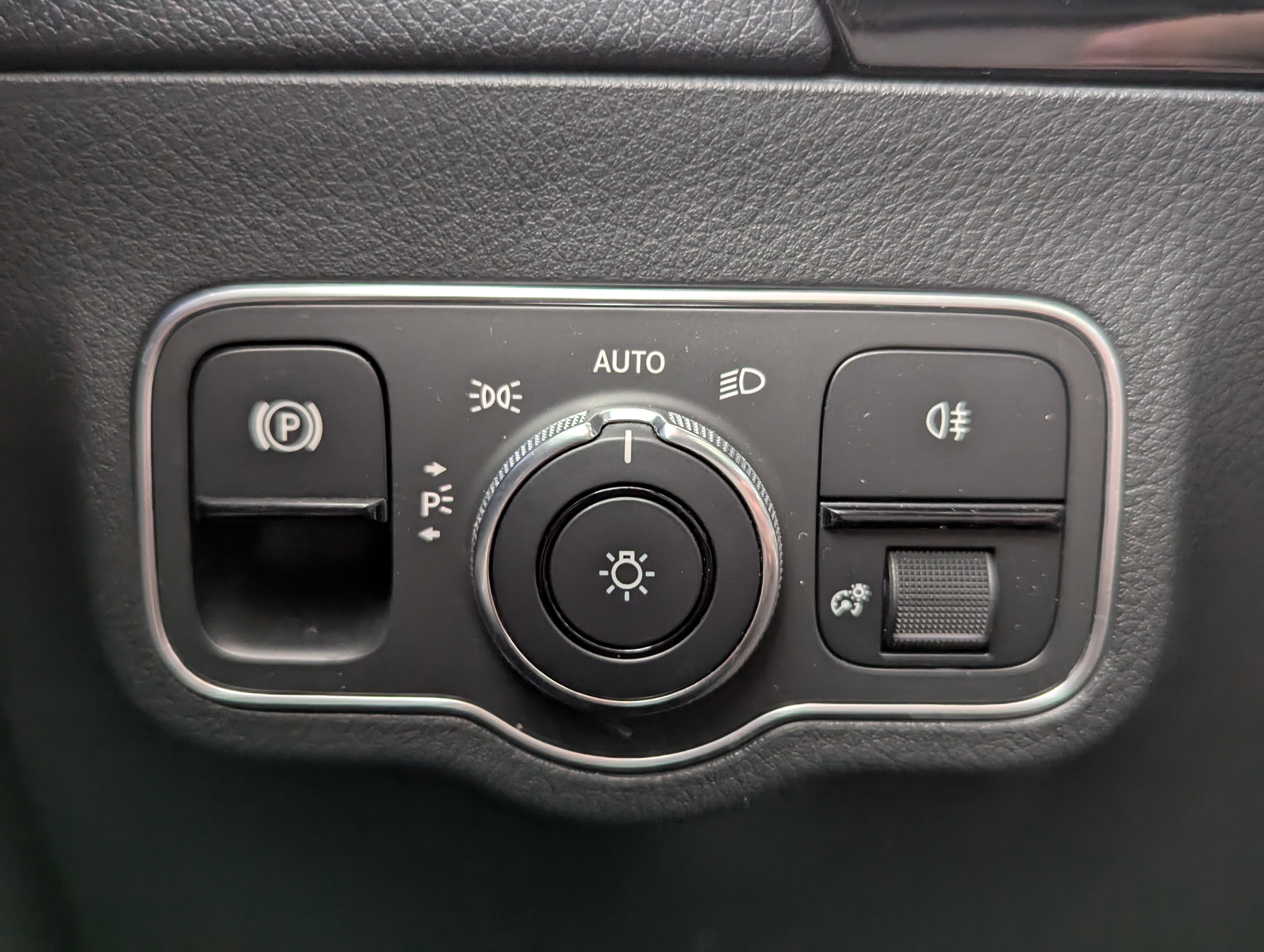 Vehicle image 28