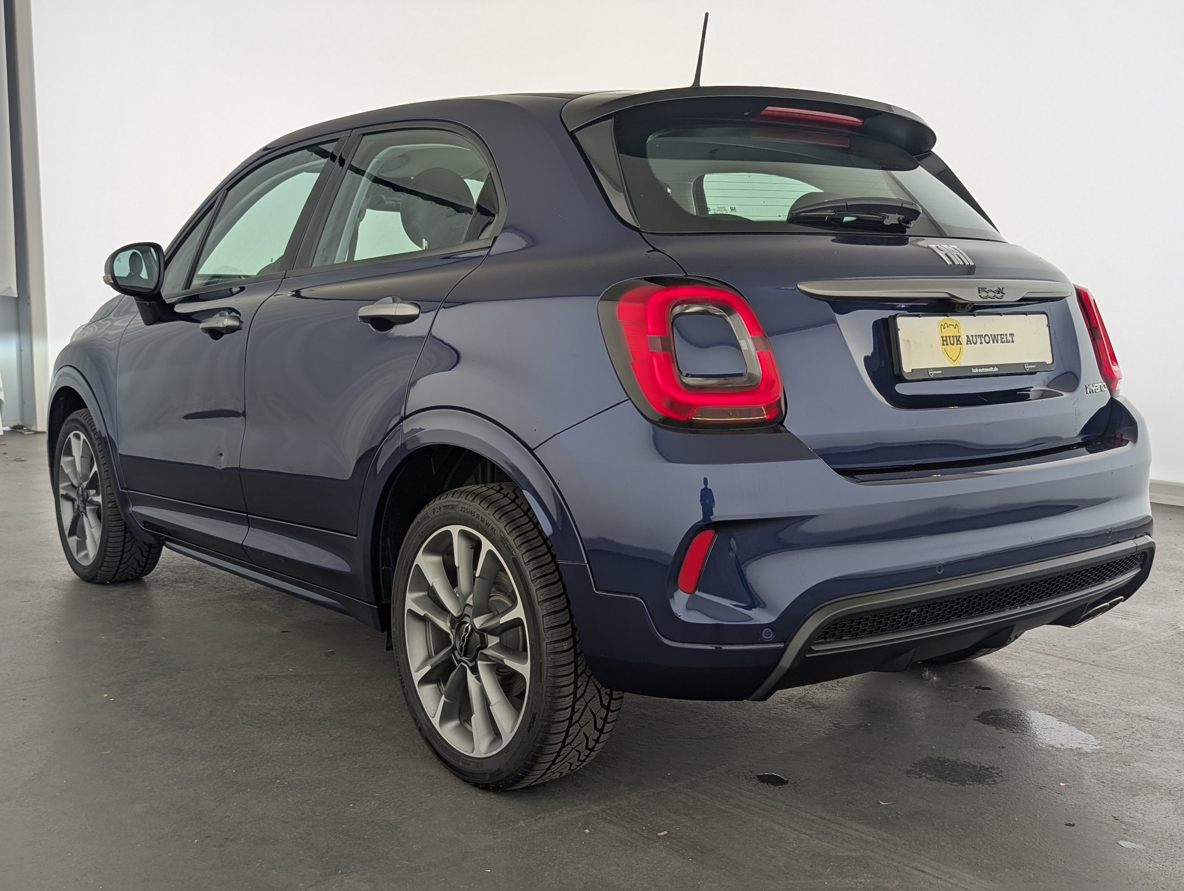 Vehicle image 6