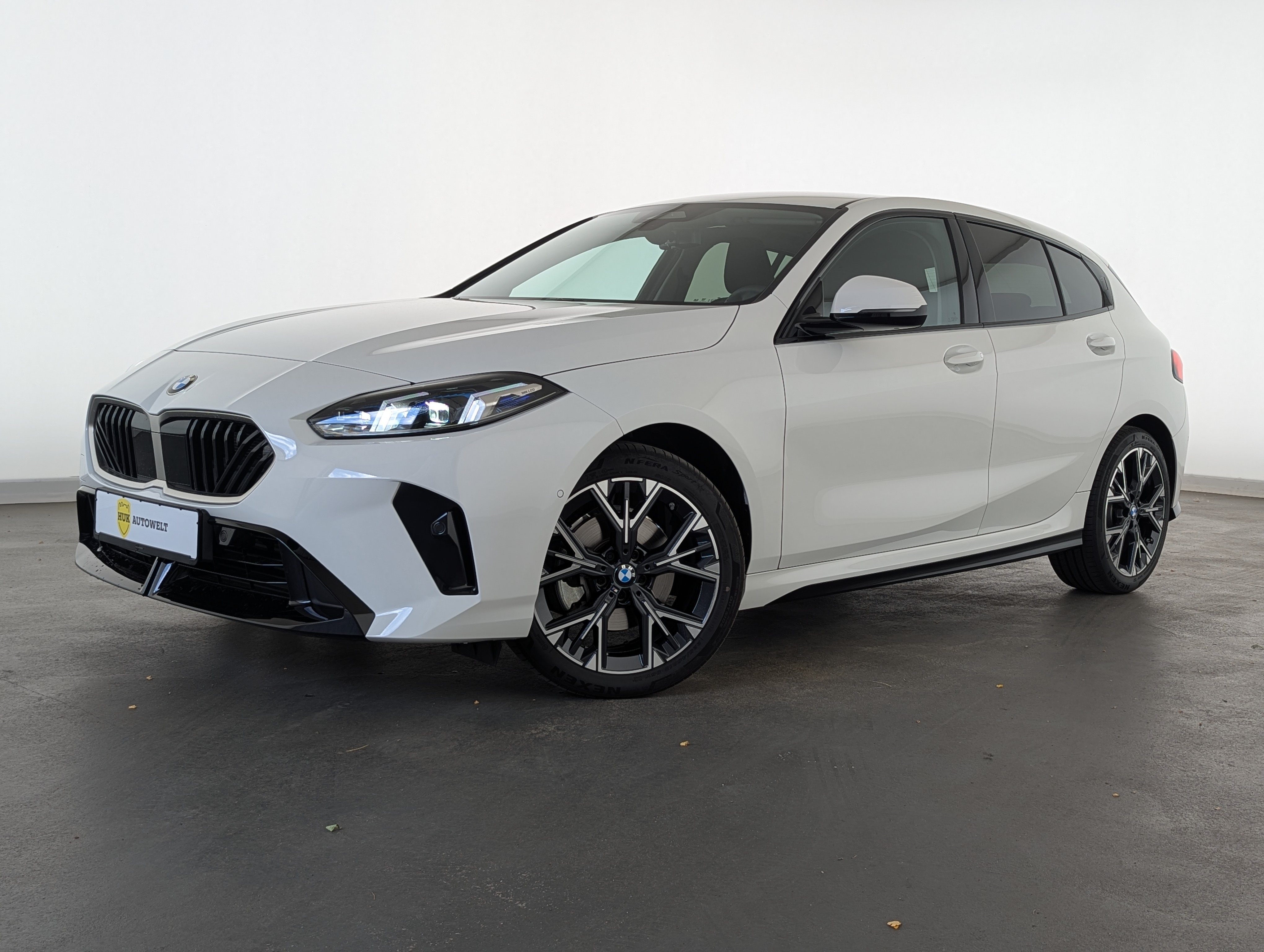 Vehicle image 0