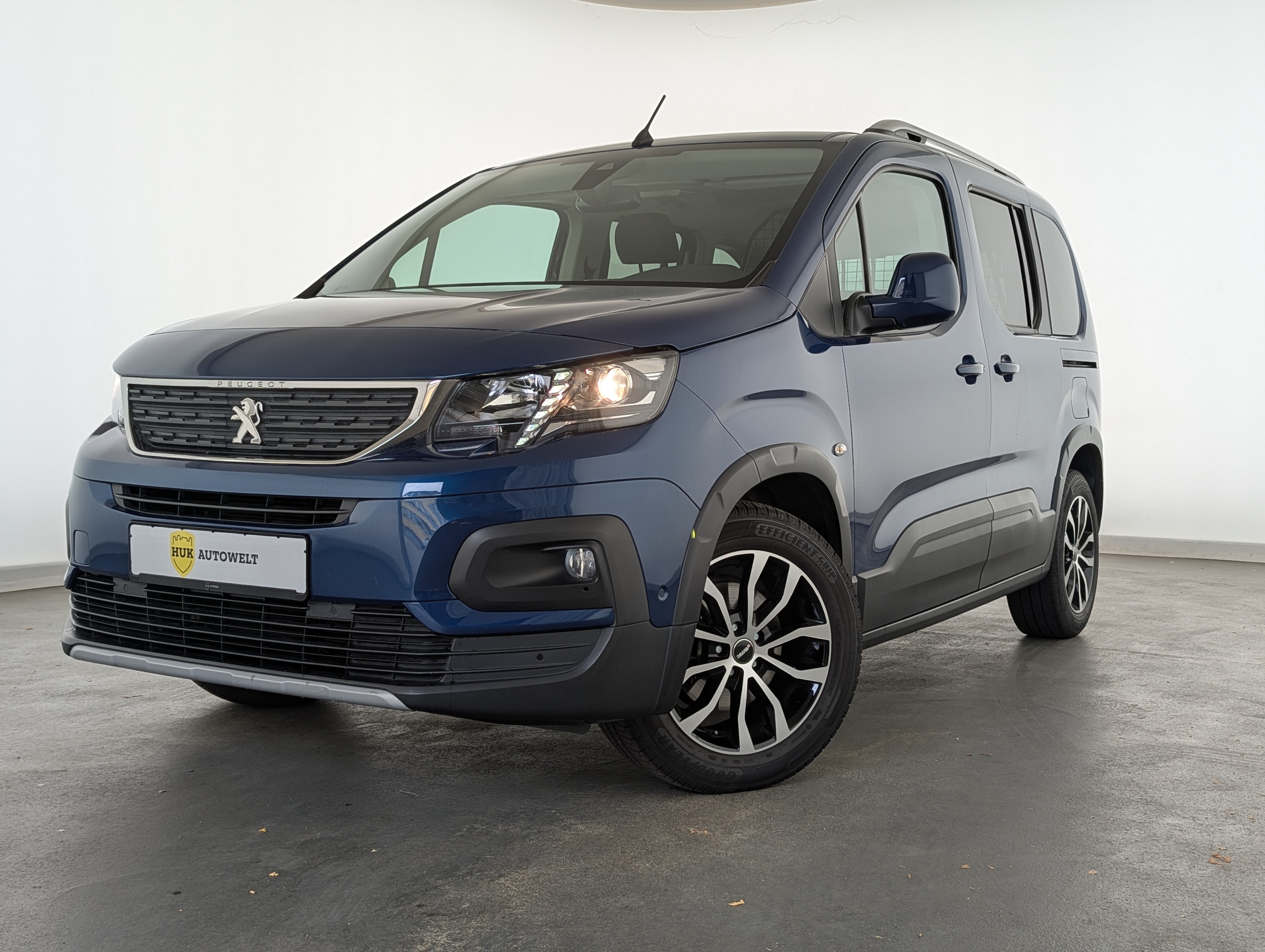 Vehicle image 0