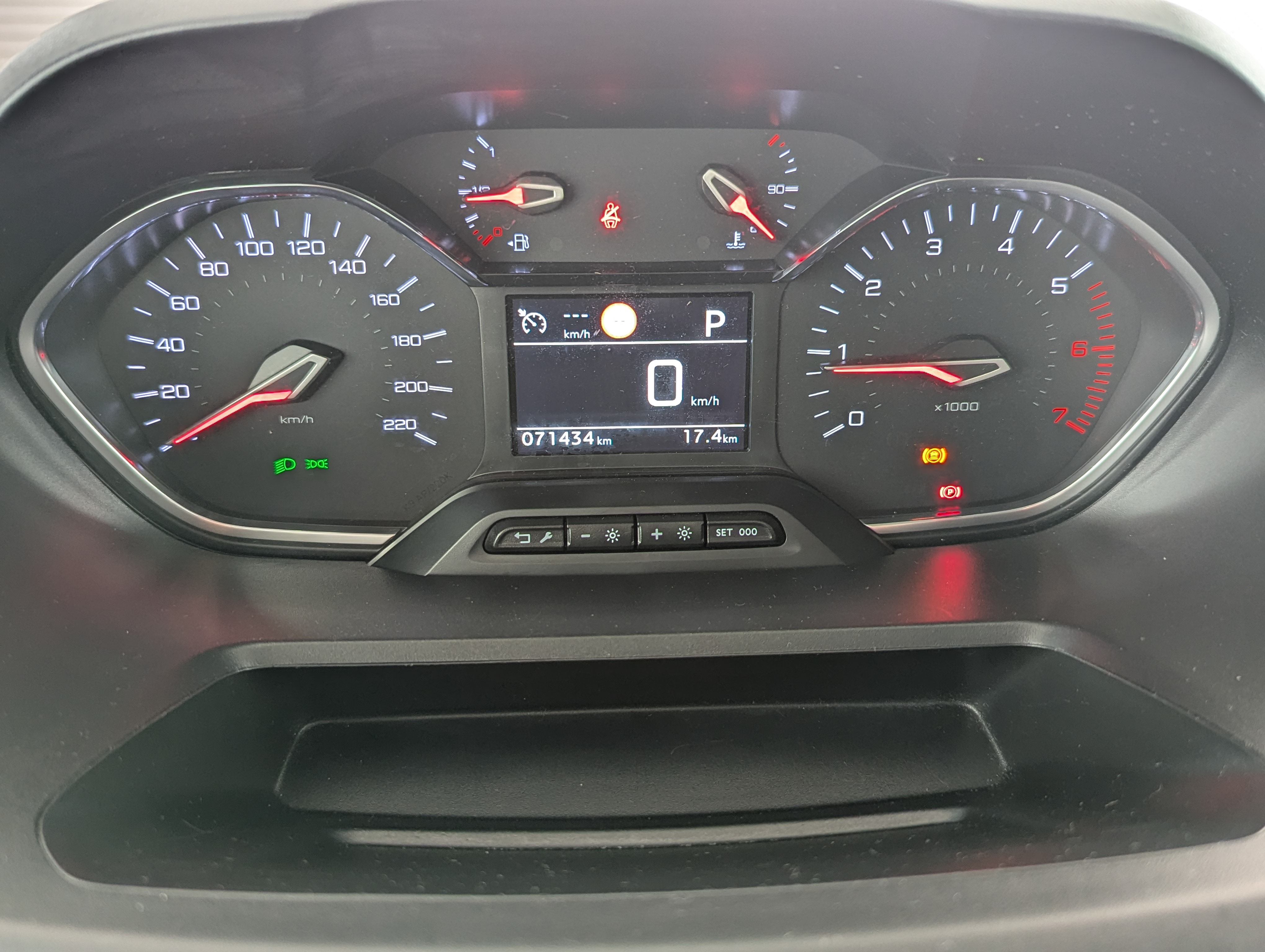Vehicle image 24