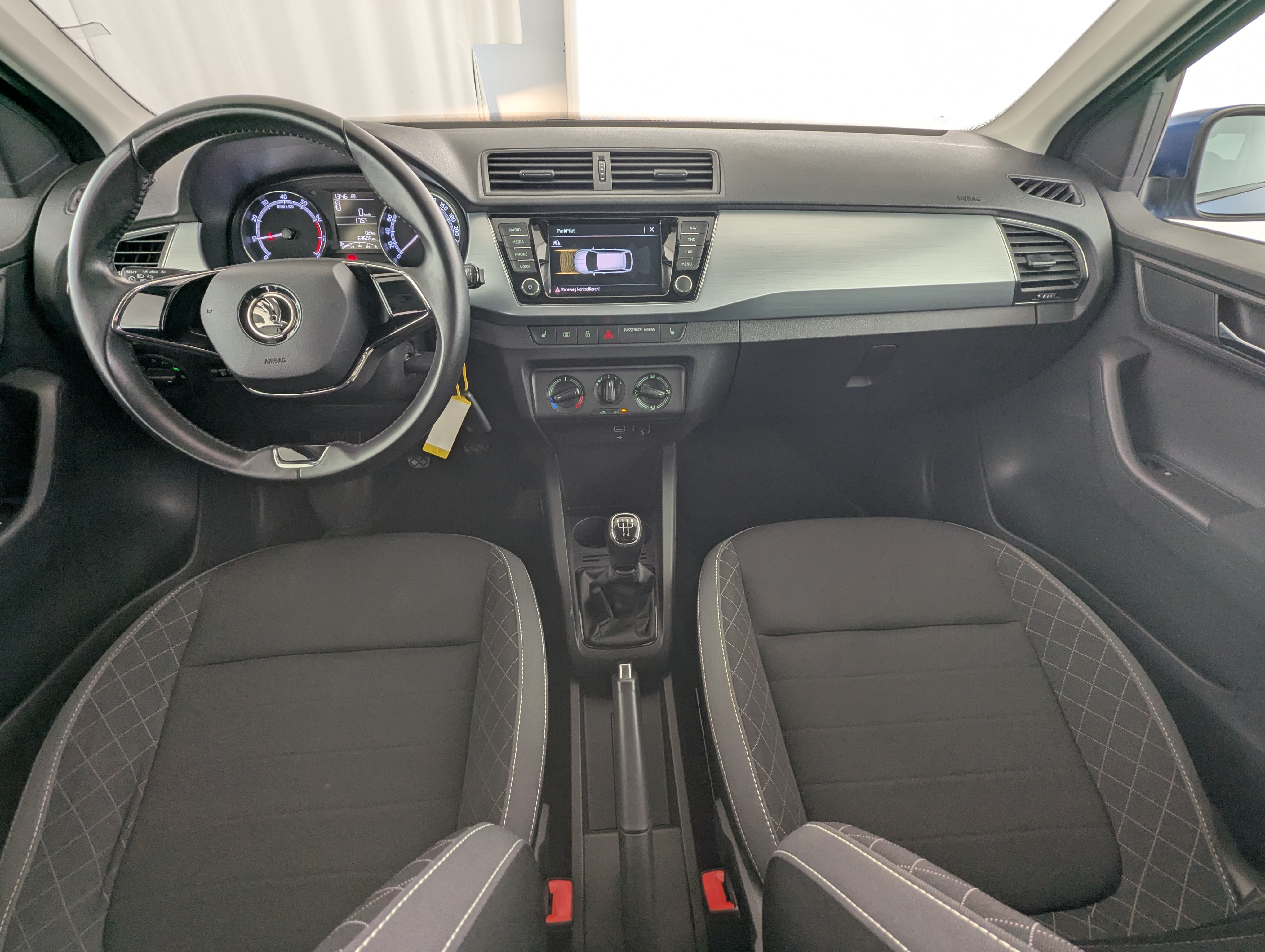 Vehicle image 13