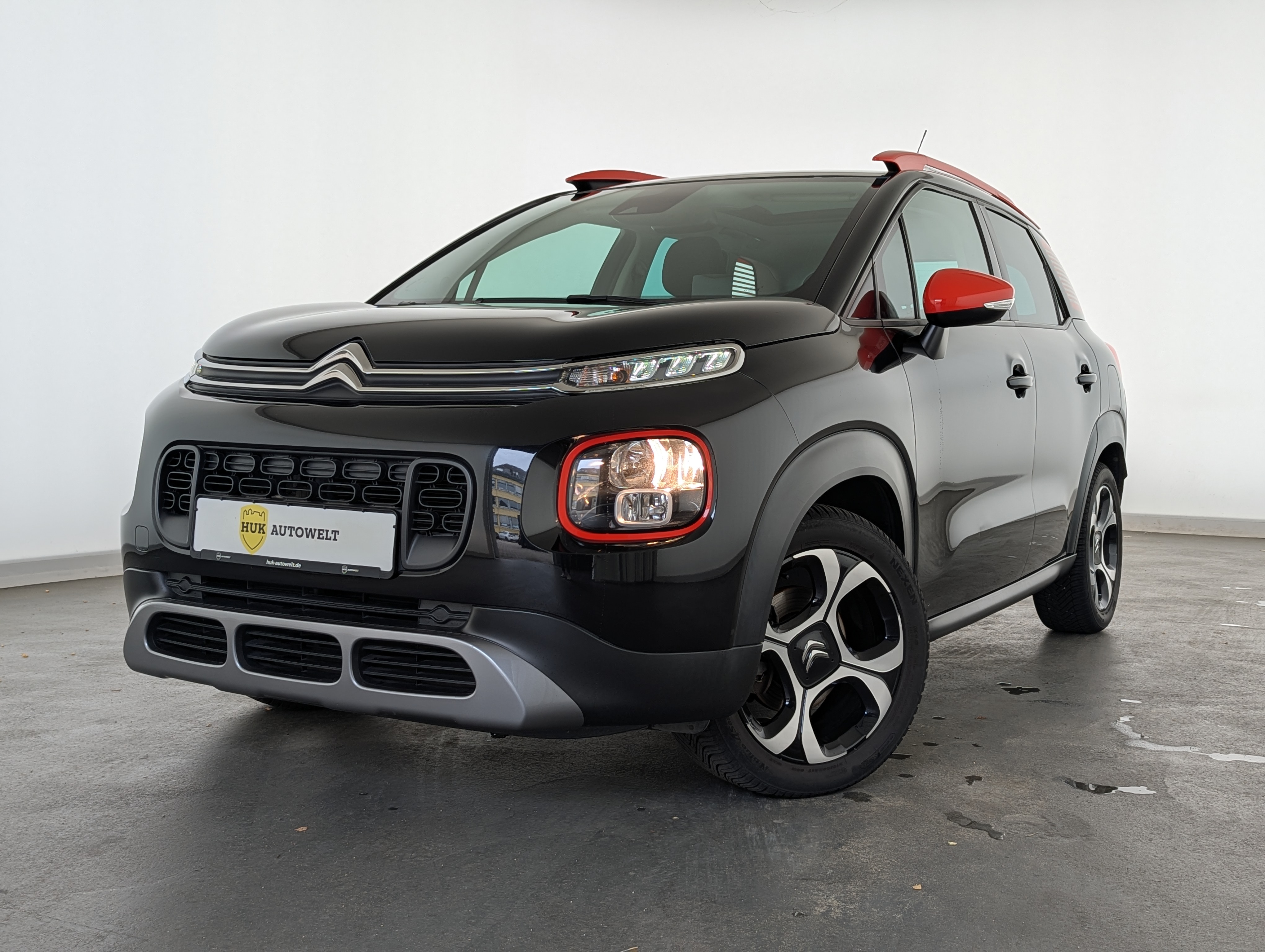 Vehicle image 0