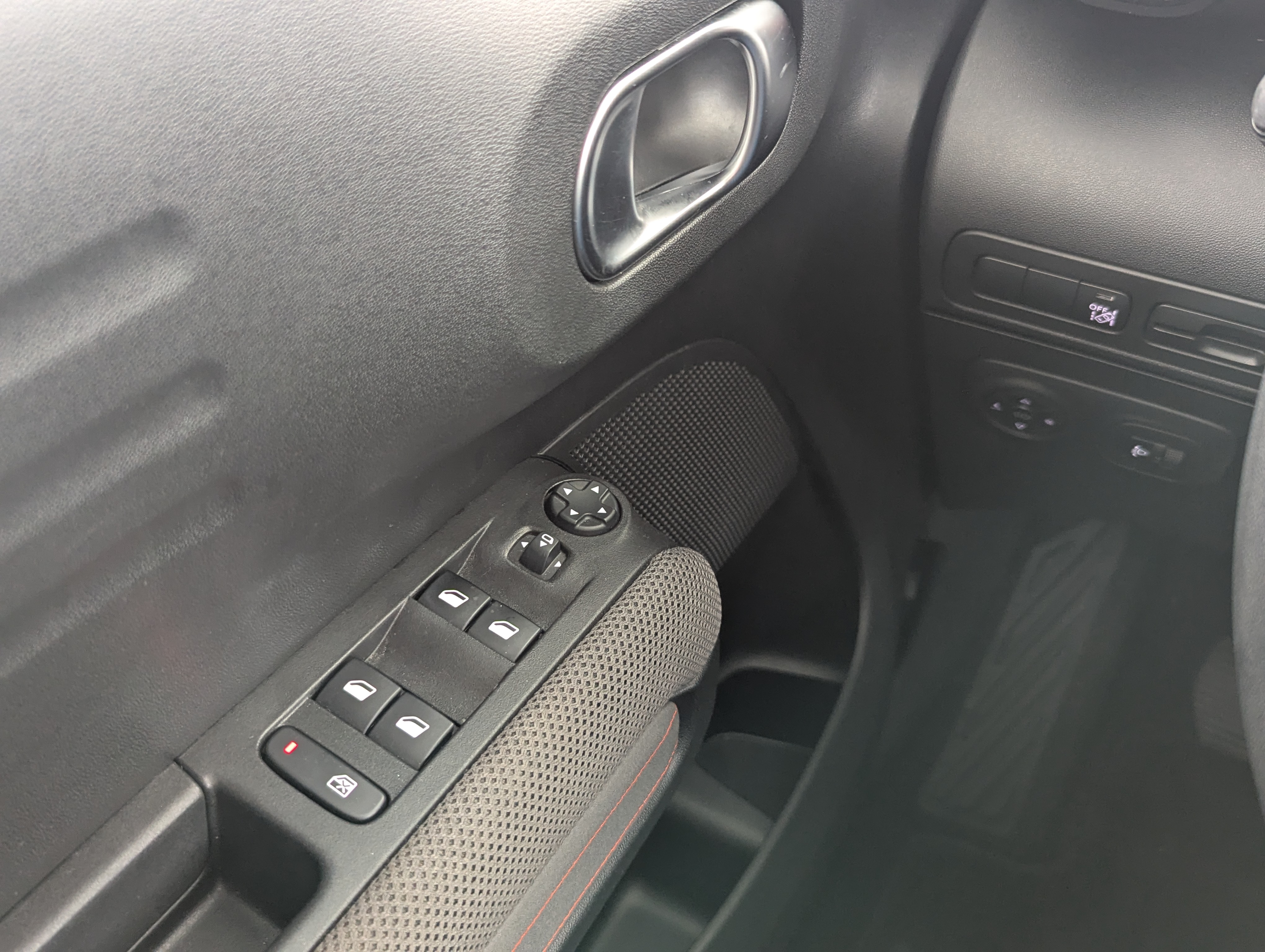 Vehicle image 27