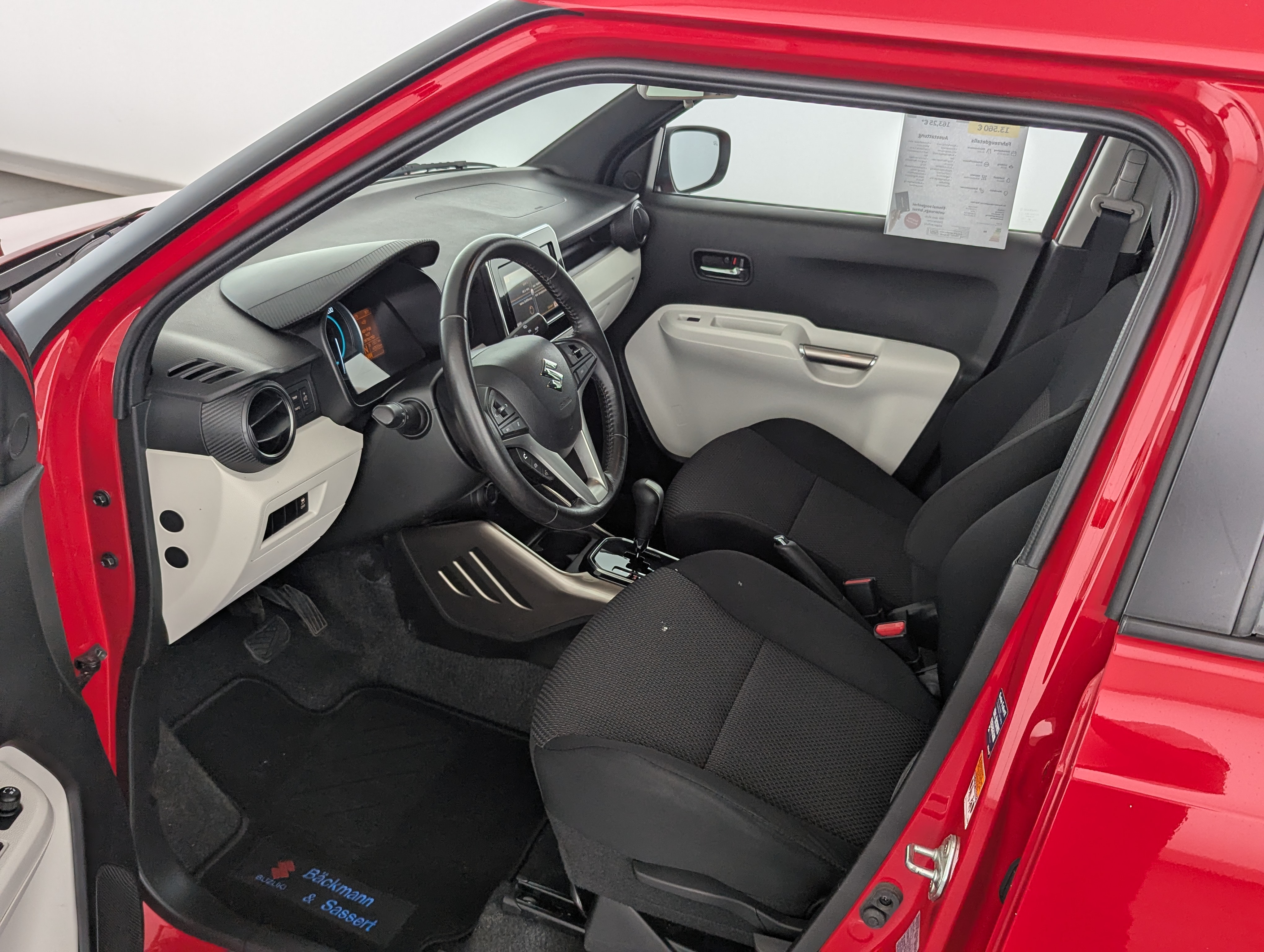 Vehicle image 10