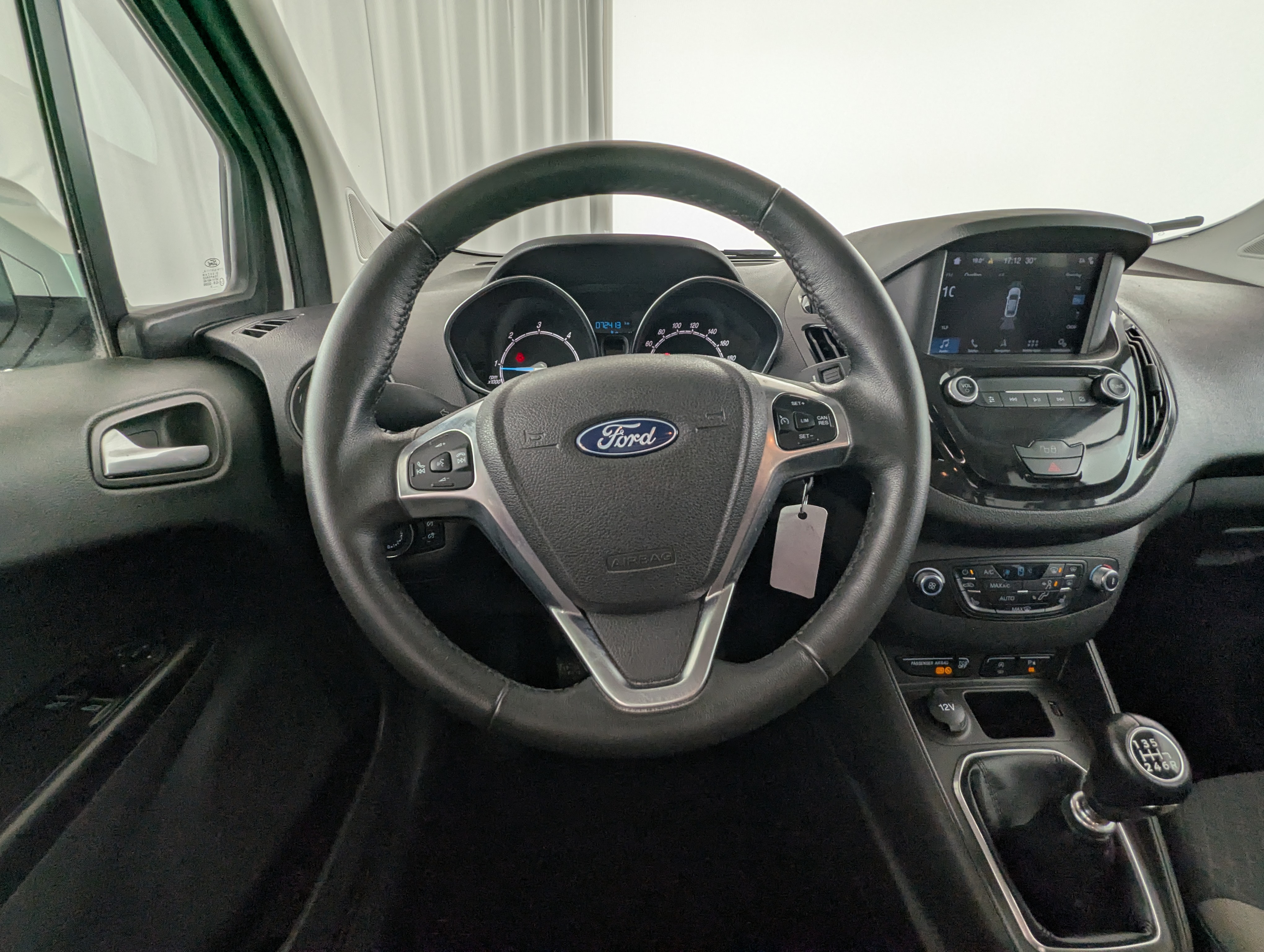Vehicle image 14
