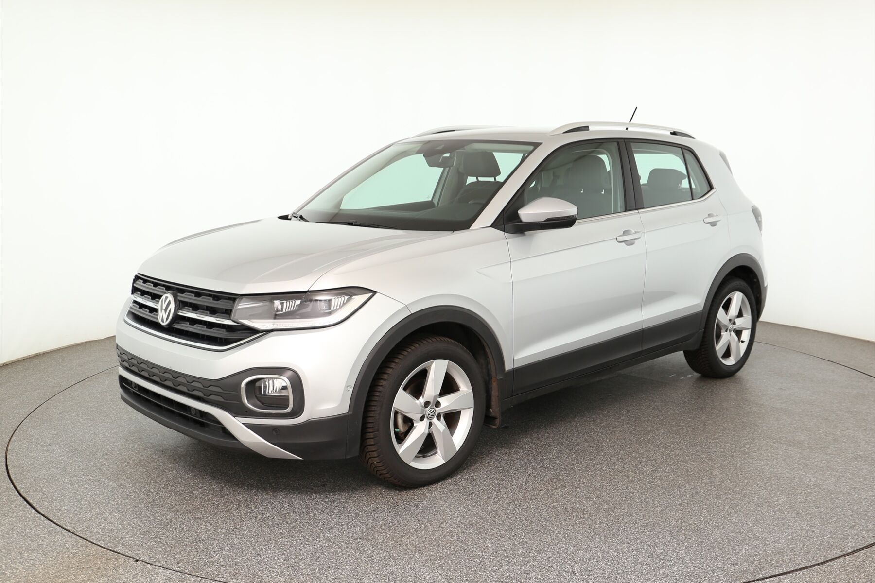 Vehicle image 0