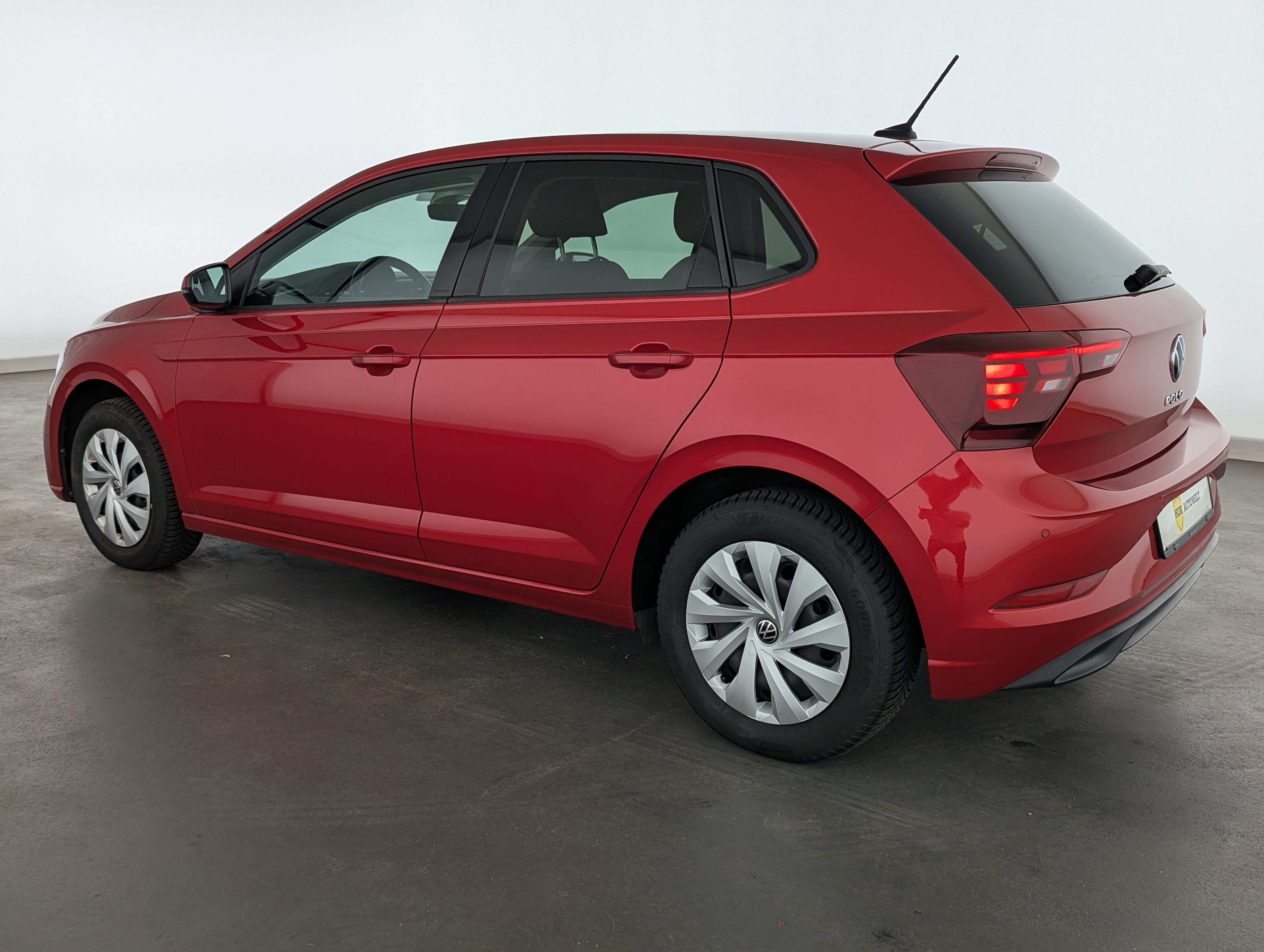 Vehicle image 6