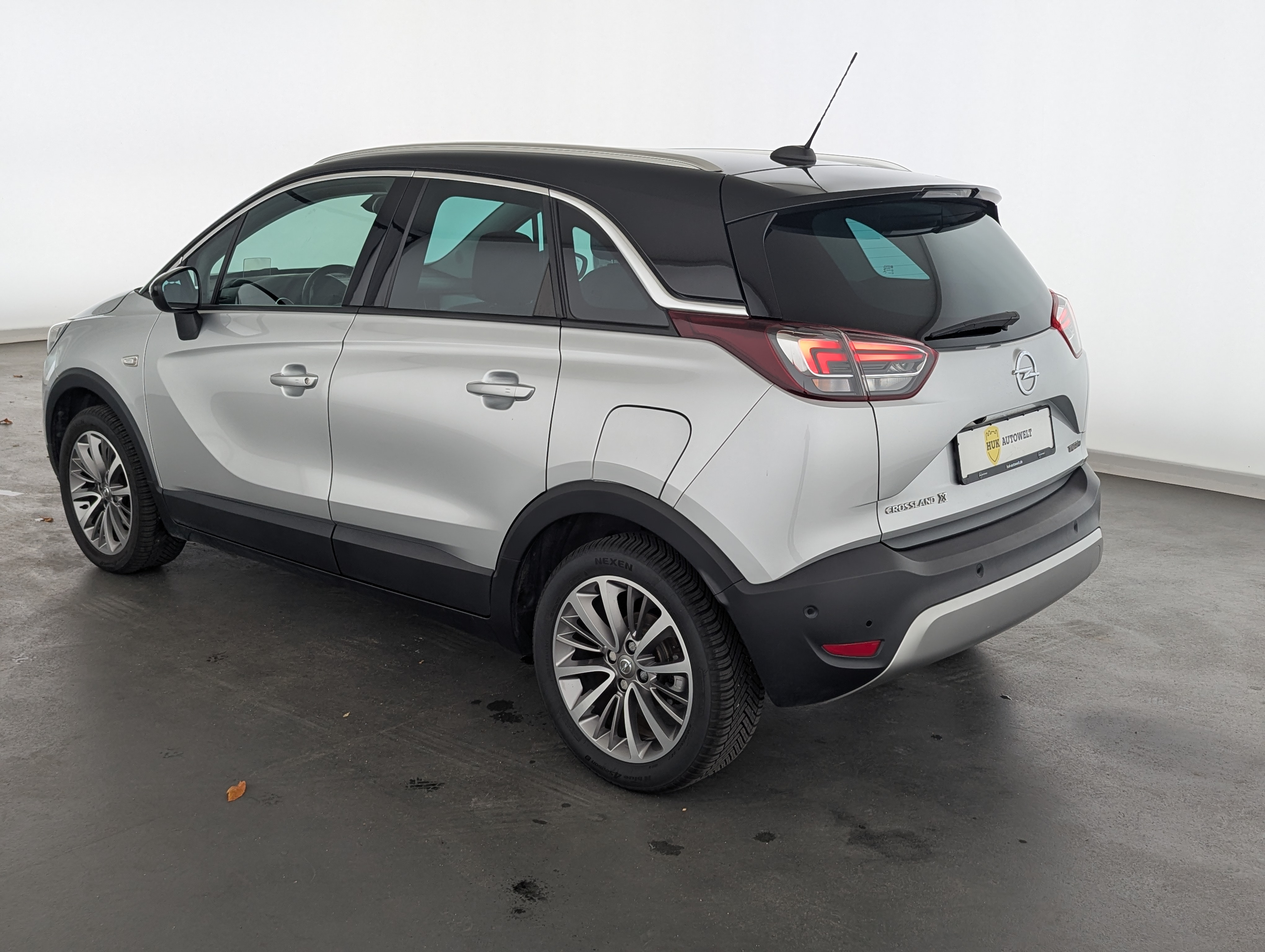 Vehicle image 6