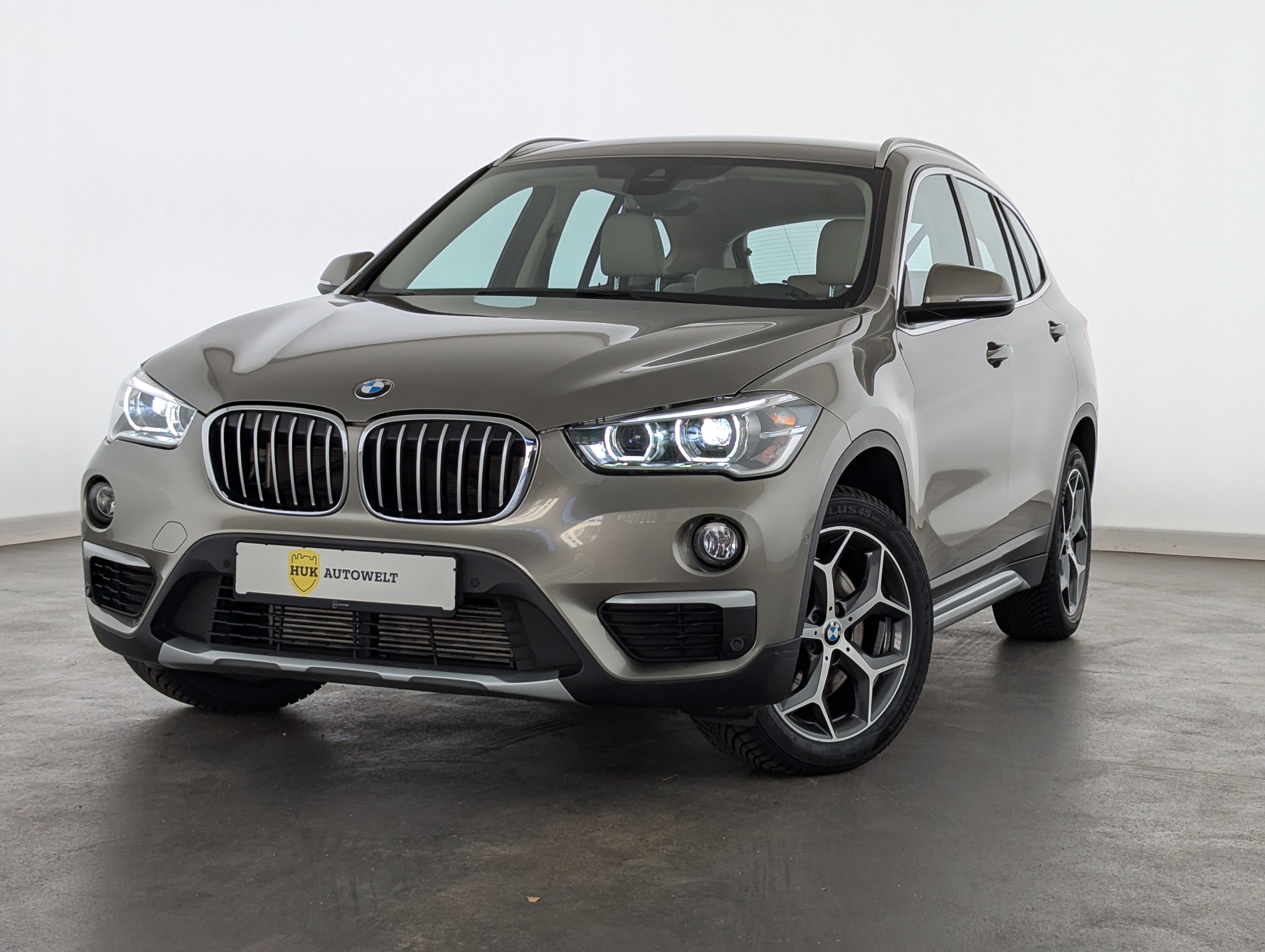 Vehicle image 0