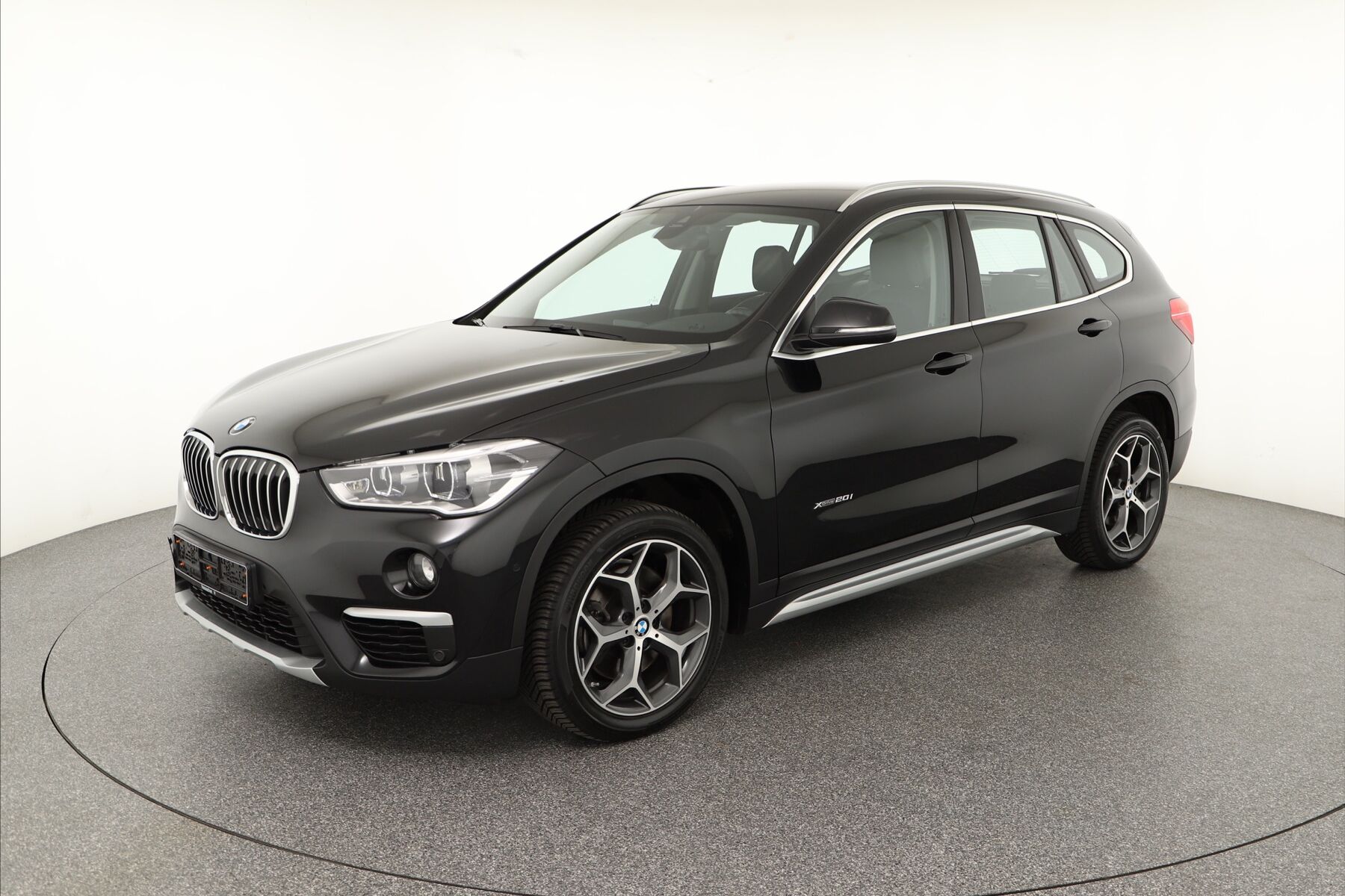 Vehicle image 0