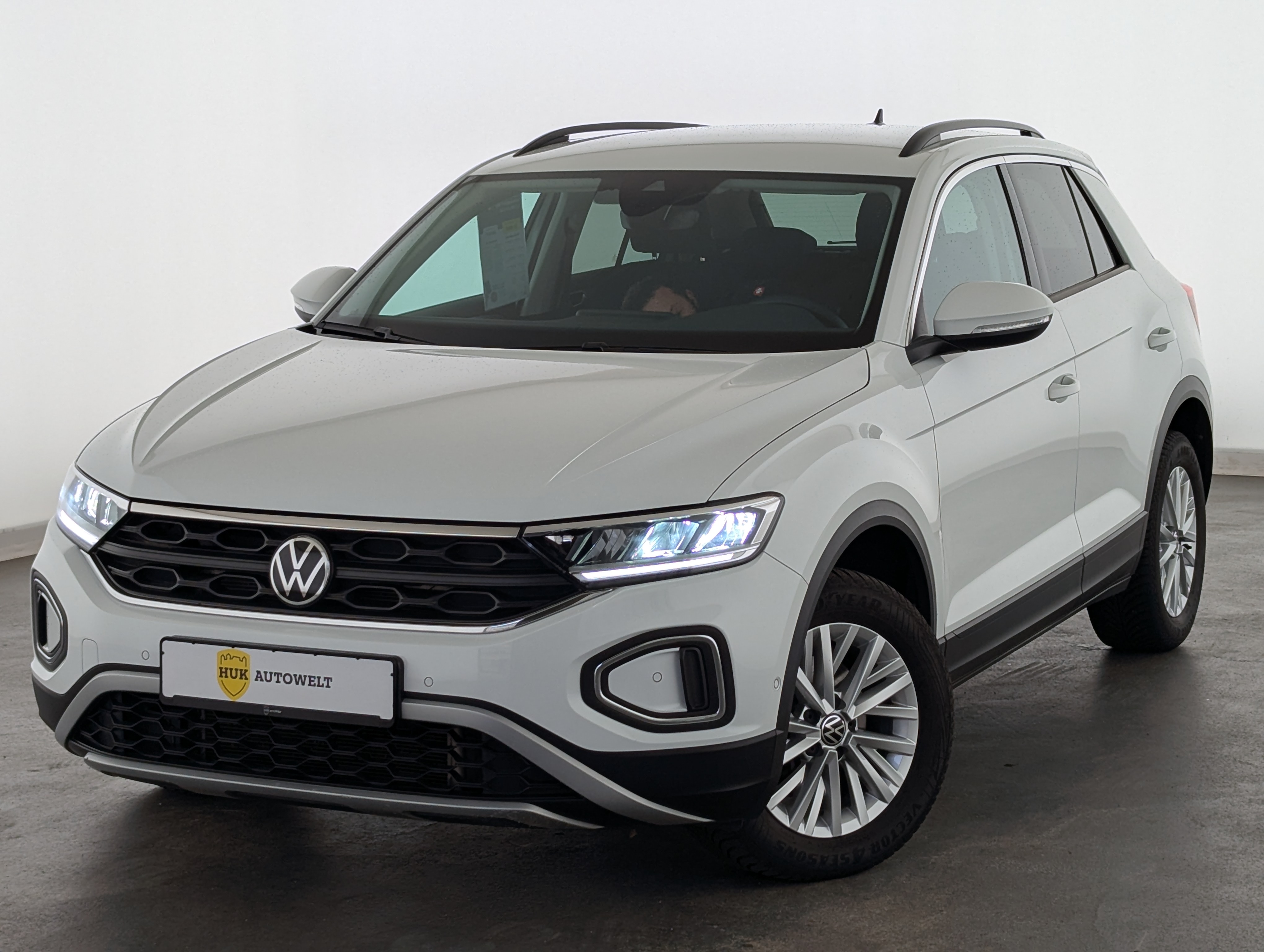 Vehicle image 0