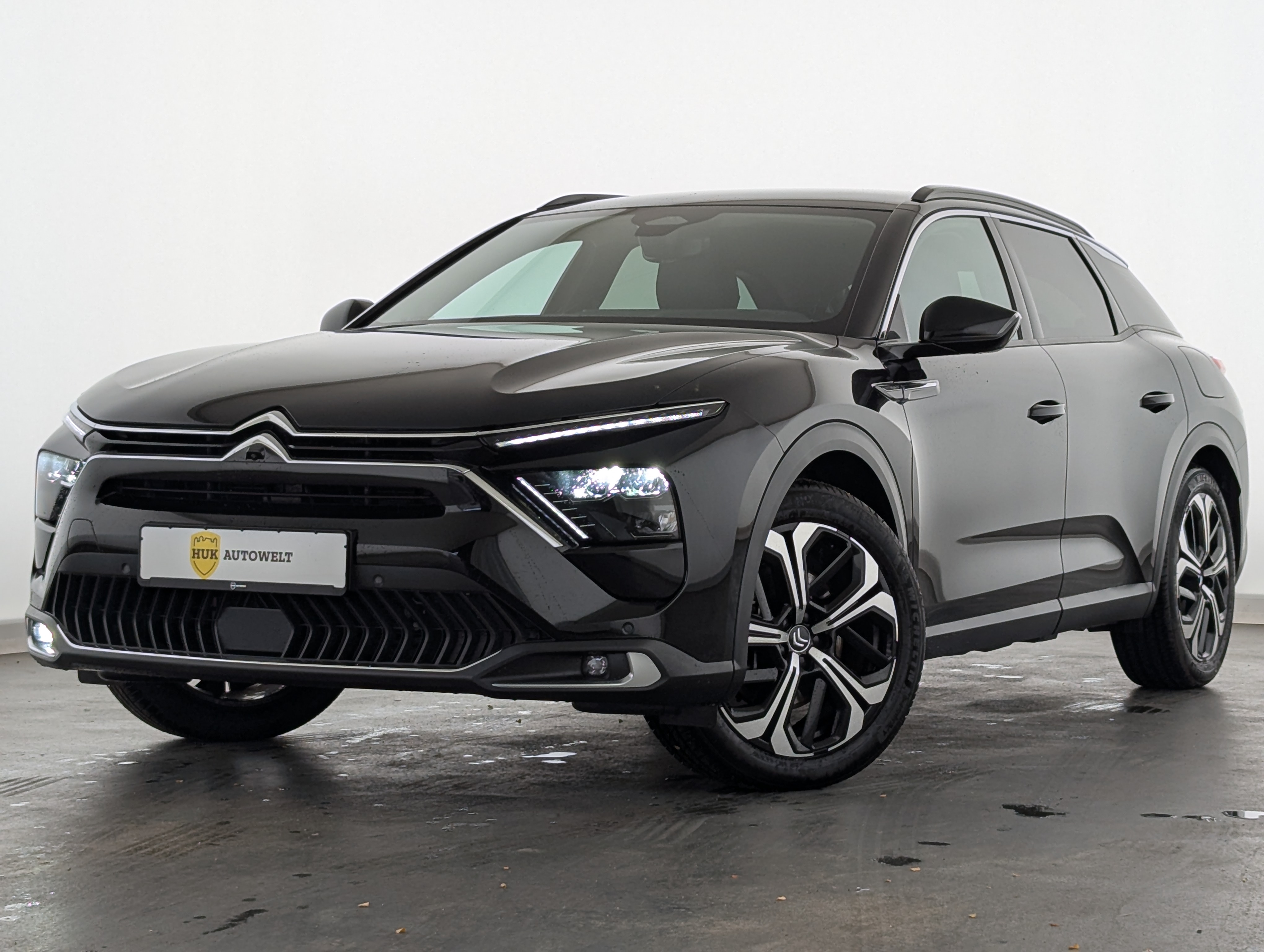 Vehicle image 0