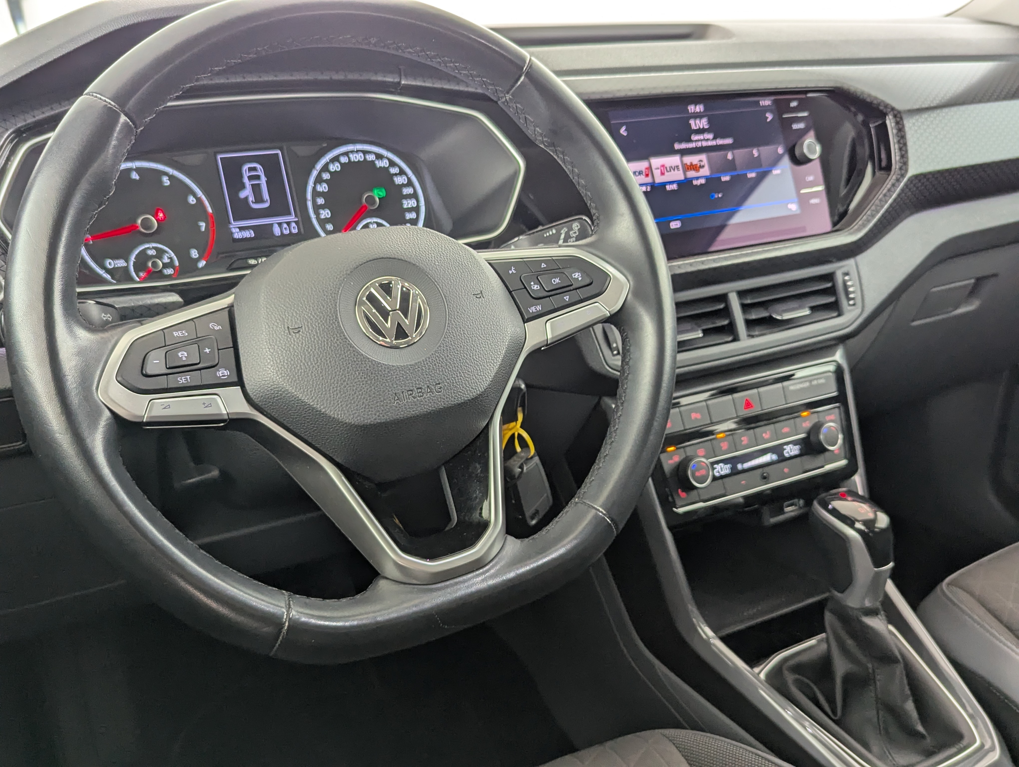 Vehicle image 14