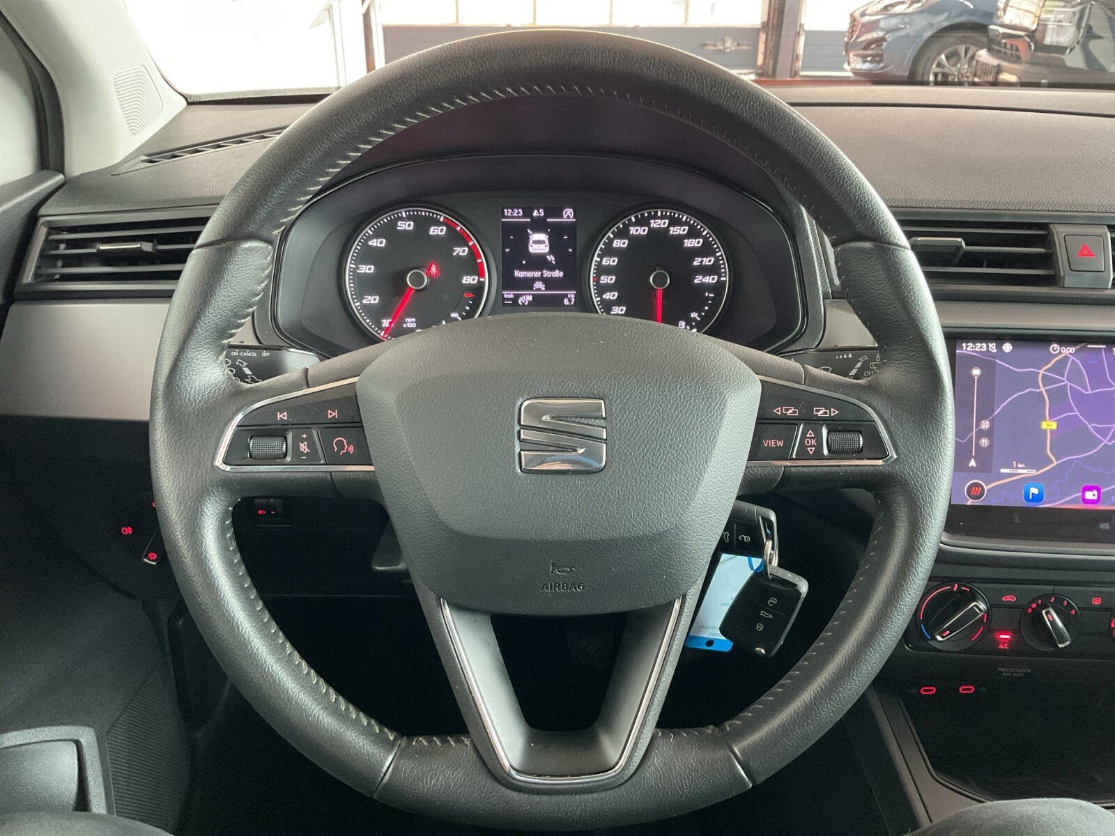 Seat Ibiza 1 0 MPI Style 5-Gang NAVI KLIMAANLAGE SHZ