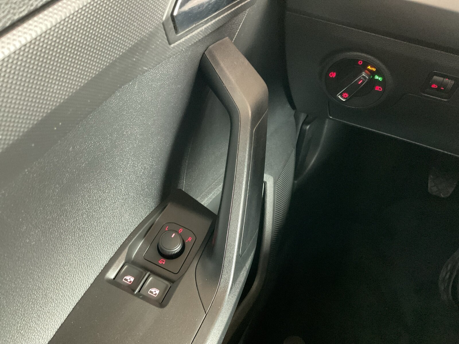 Seat Ibiza 1 0 MPI Style 5-Gang NAVI KLIMAANLAGE SHZ