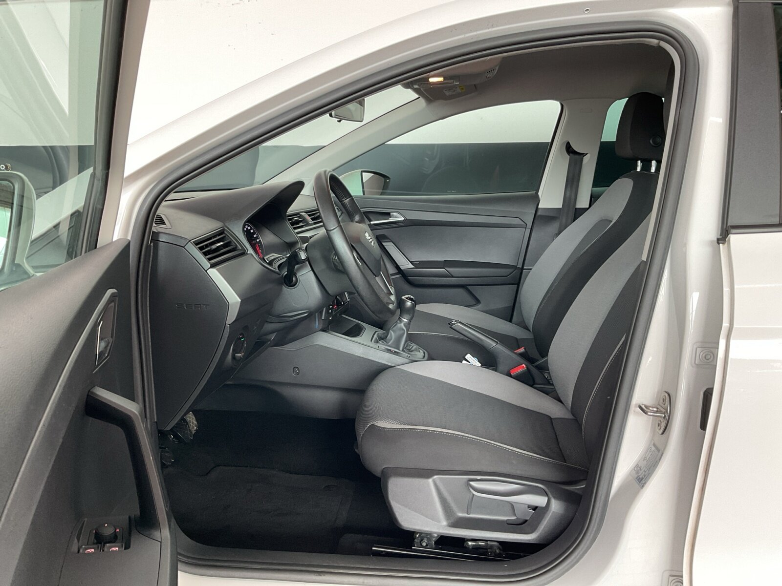 Seat Ibiza 1 0 MPI Style 5-Gang NAVI KLIMAANLAGE SHZ
