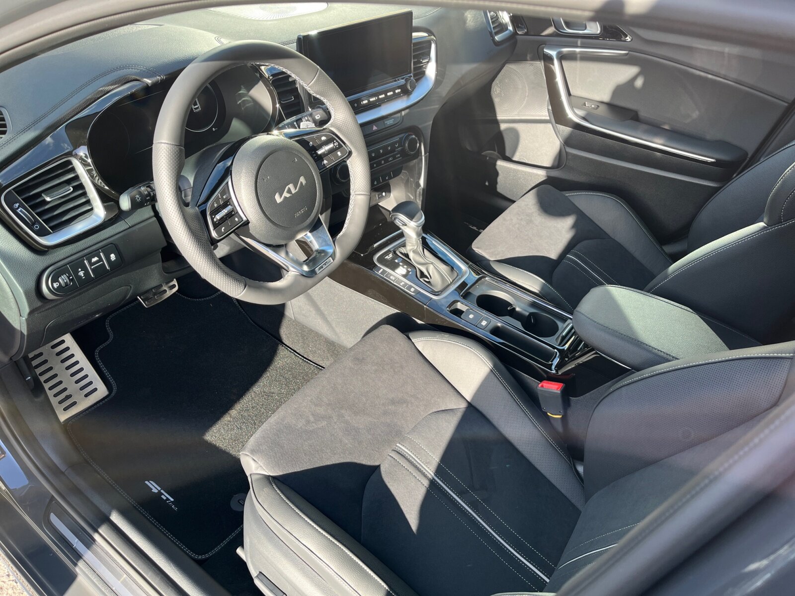 Kia ceed 1 5 GT LINE DCT NAVI LEDER TECHNIK GLASDACH